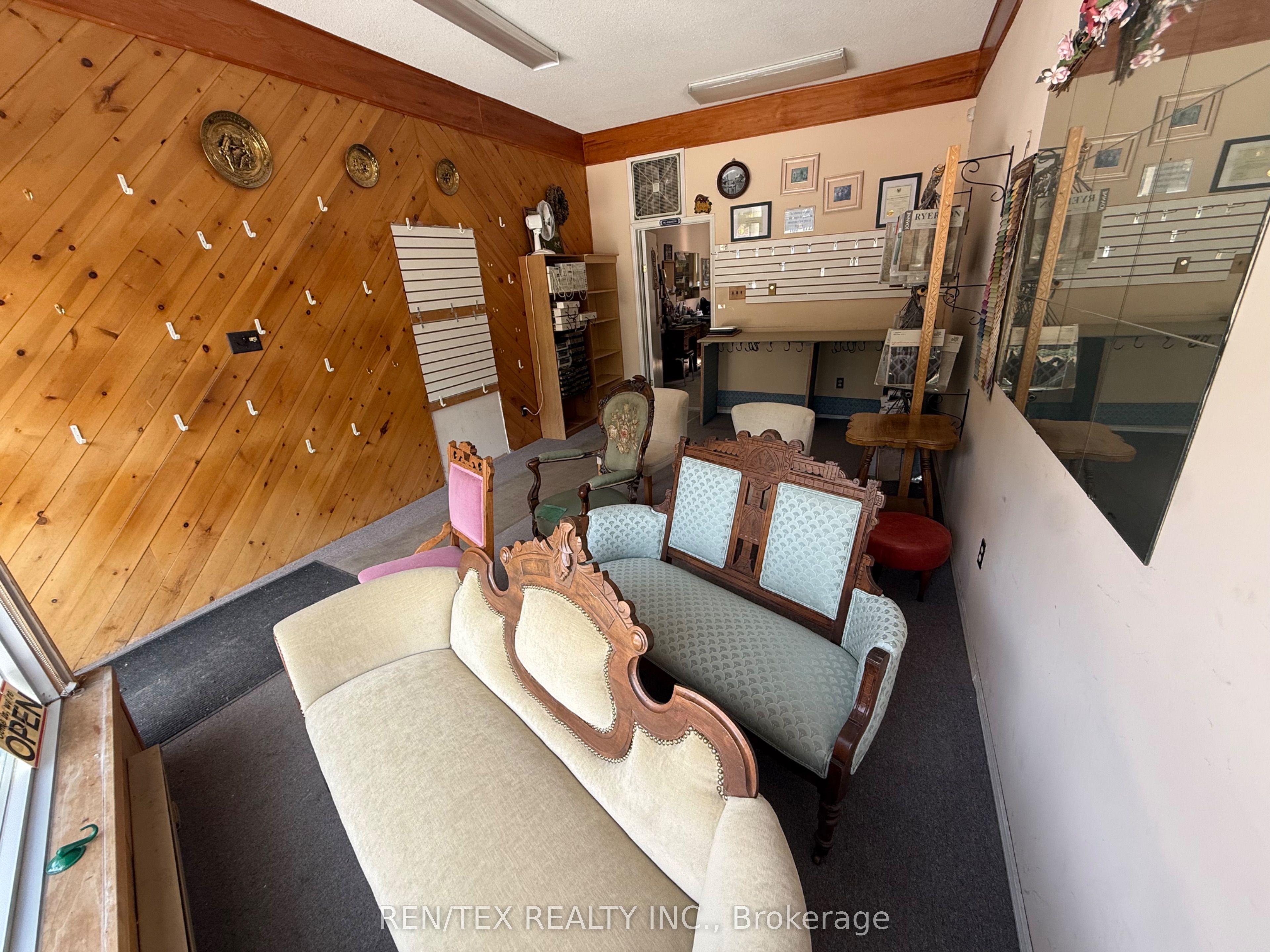 875 O'connor Drive E Property Photo 3
