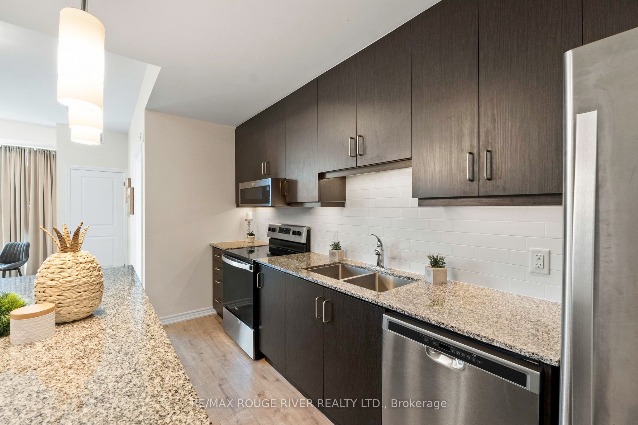109 King Avenue E 607 Property Photo 6