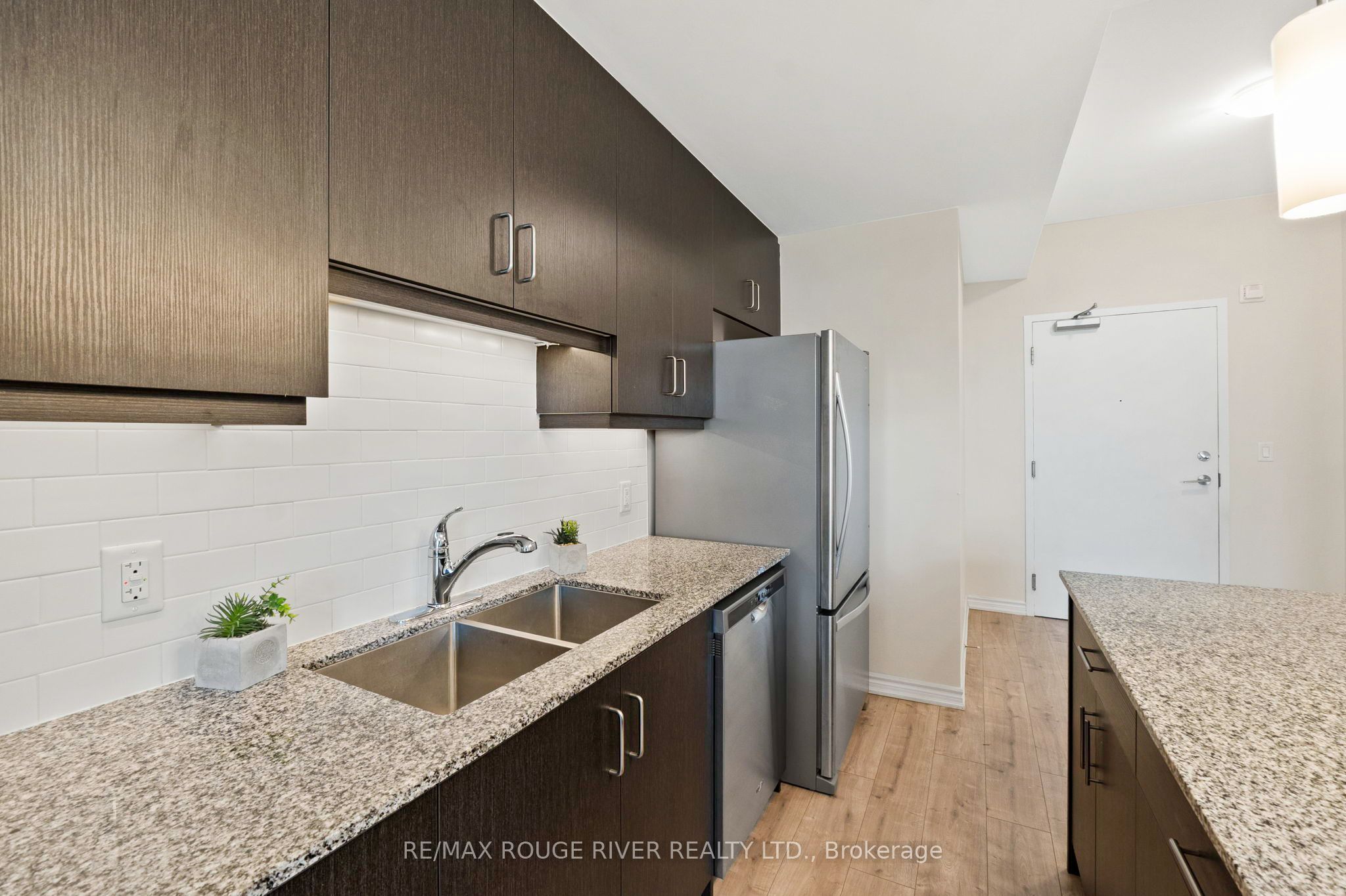 109 King Avenue E 607 Property Photo 7