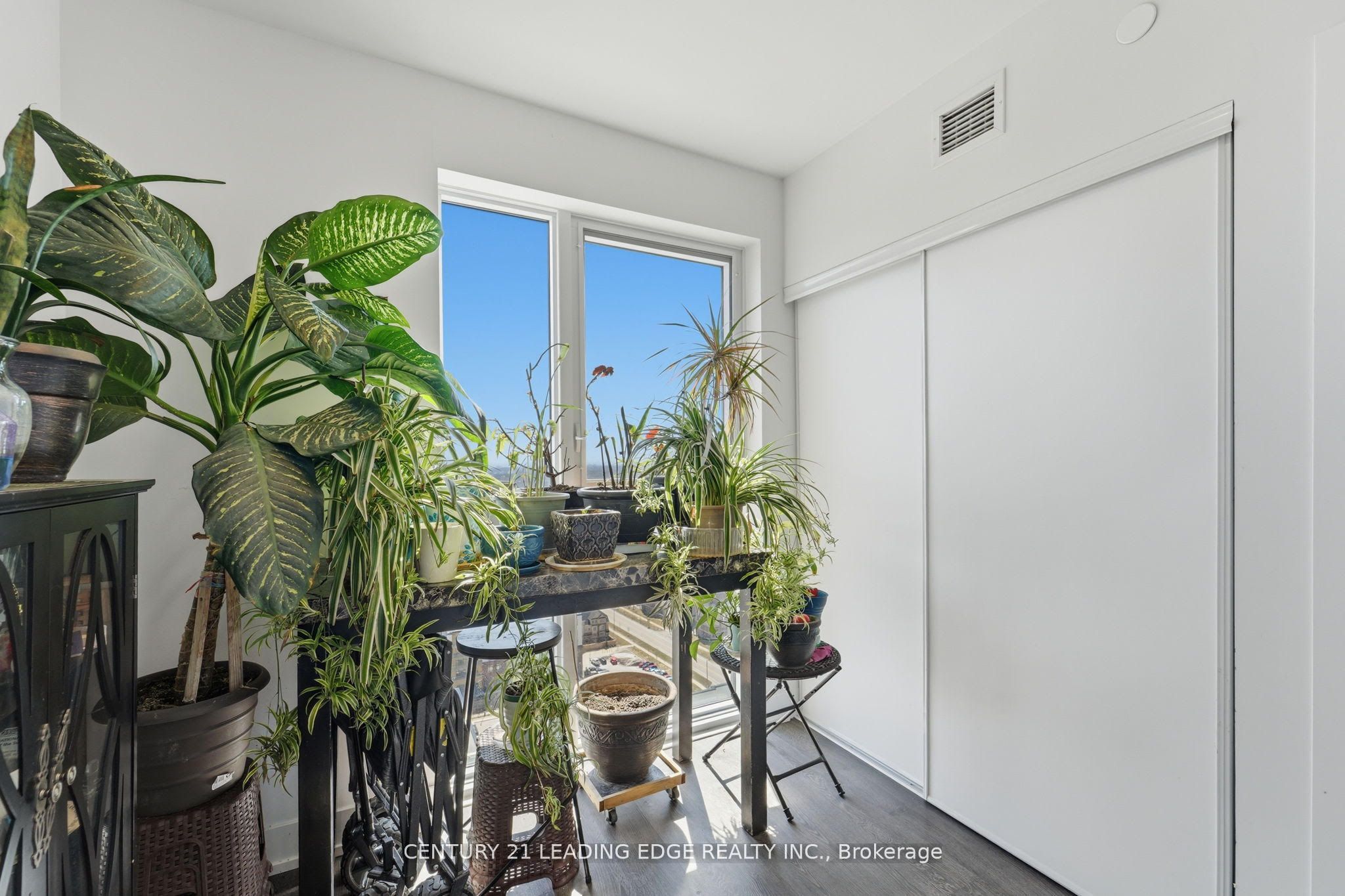 2550 Simcoe Street N 2516 Property Photo 8