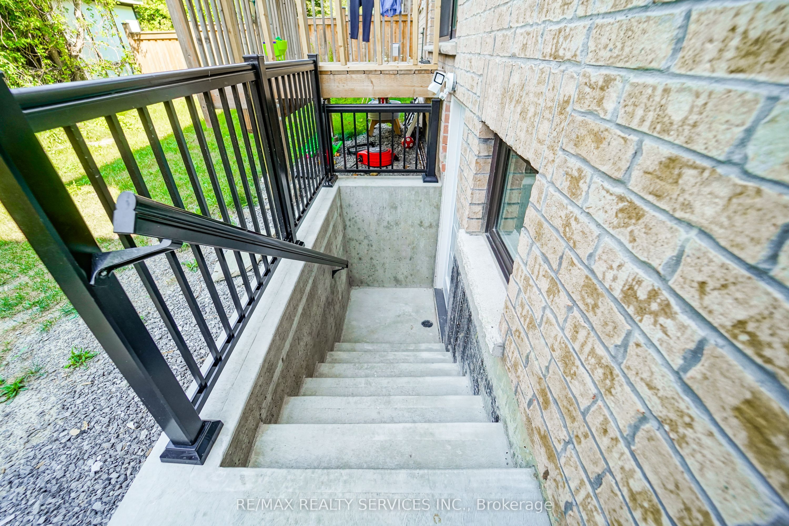 74 Bremner Street Bsmt Property Photo 6