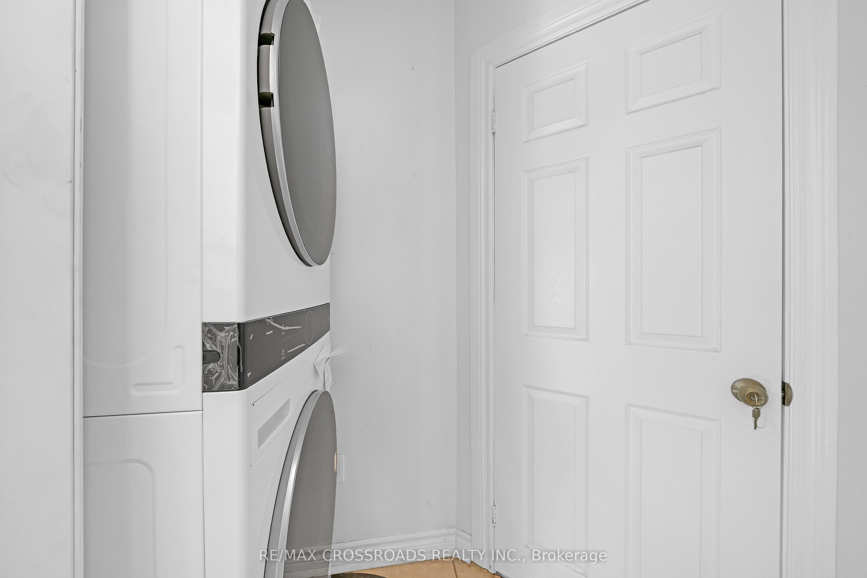 111 Elgin Street W Property Photo 14