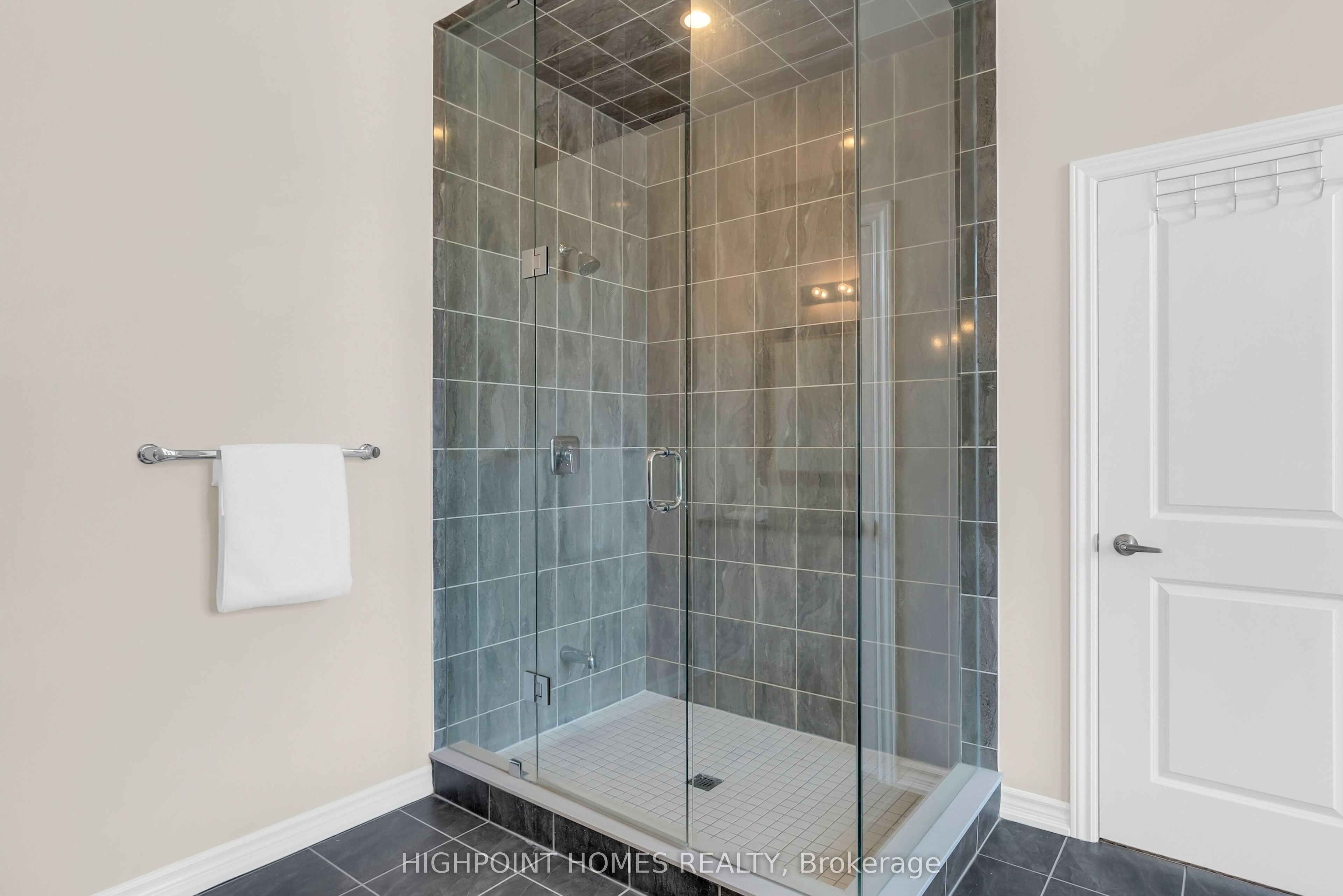 865 Riverside Drive Property Photo 25