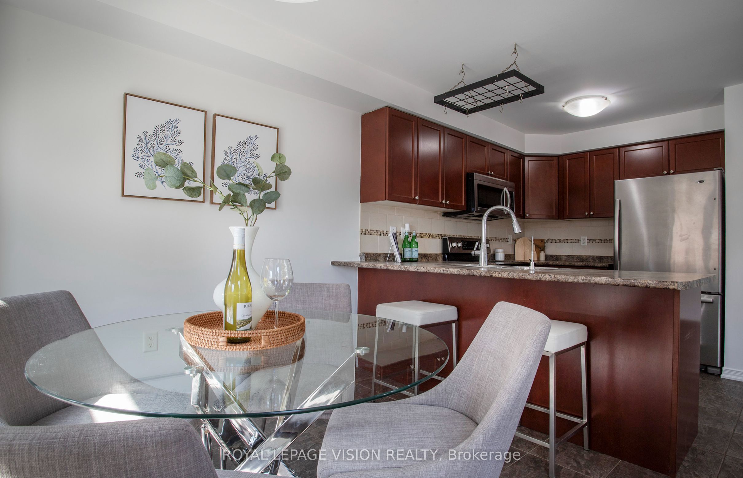 2 Laprade Square Property Photo 11