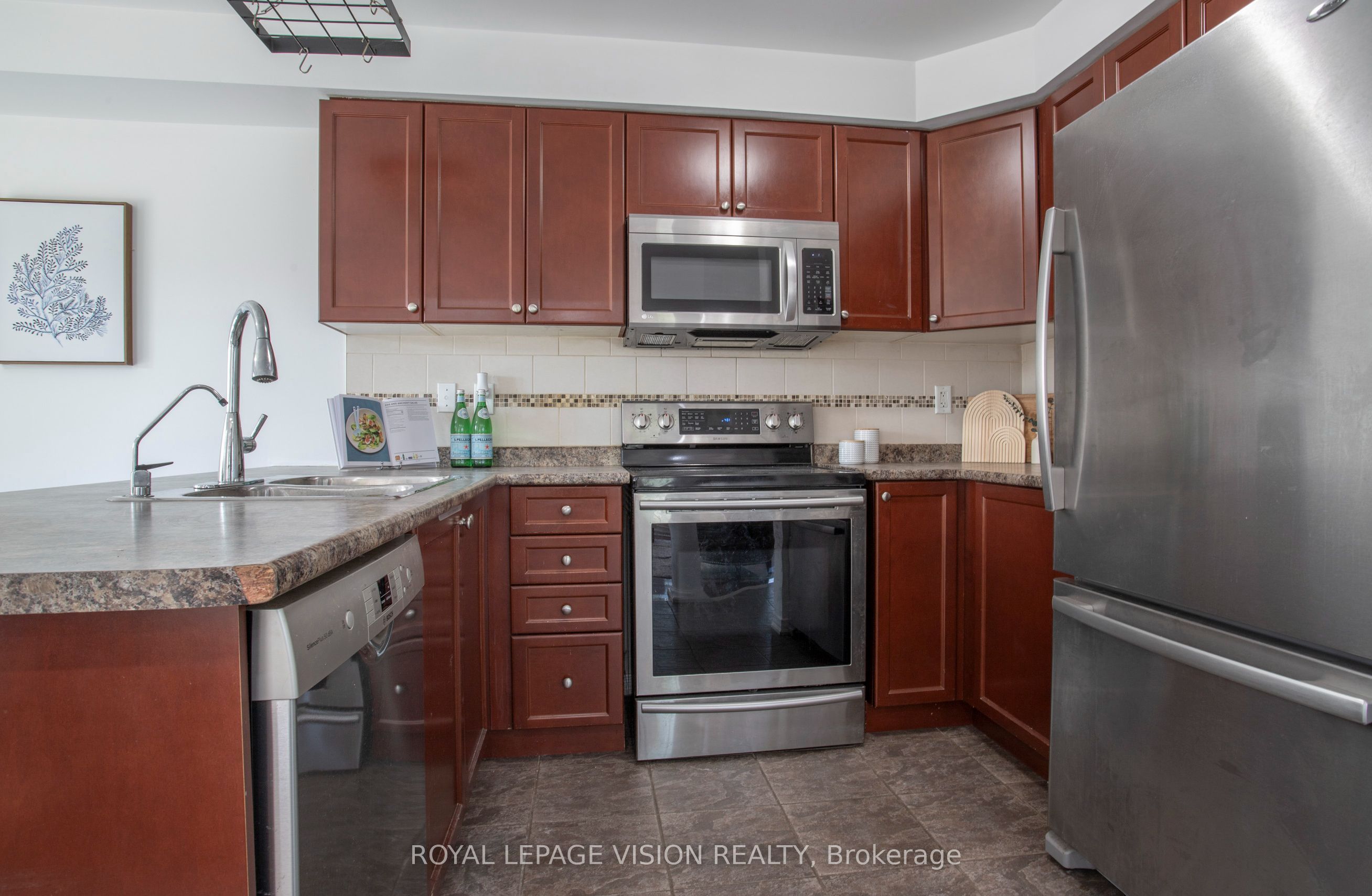 2 Laprade Square Property Photo 12