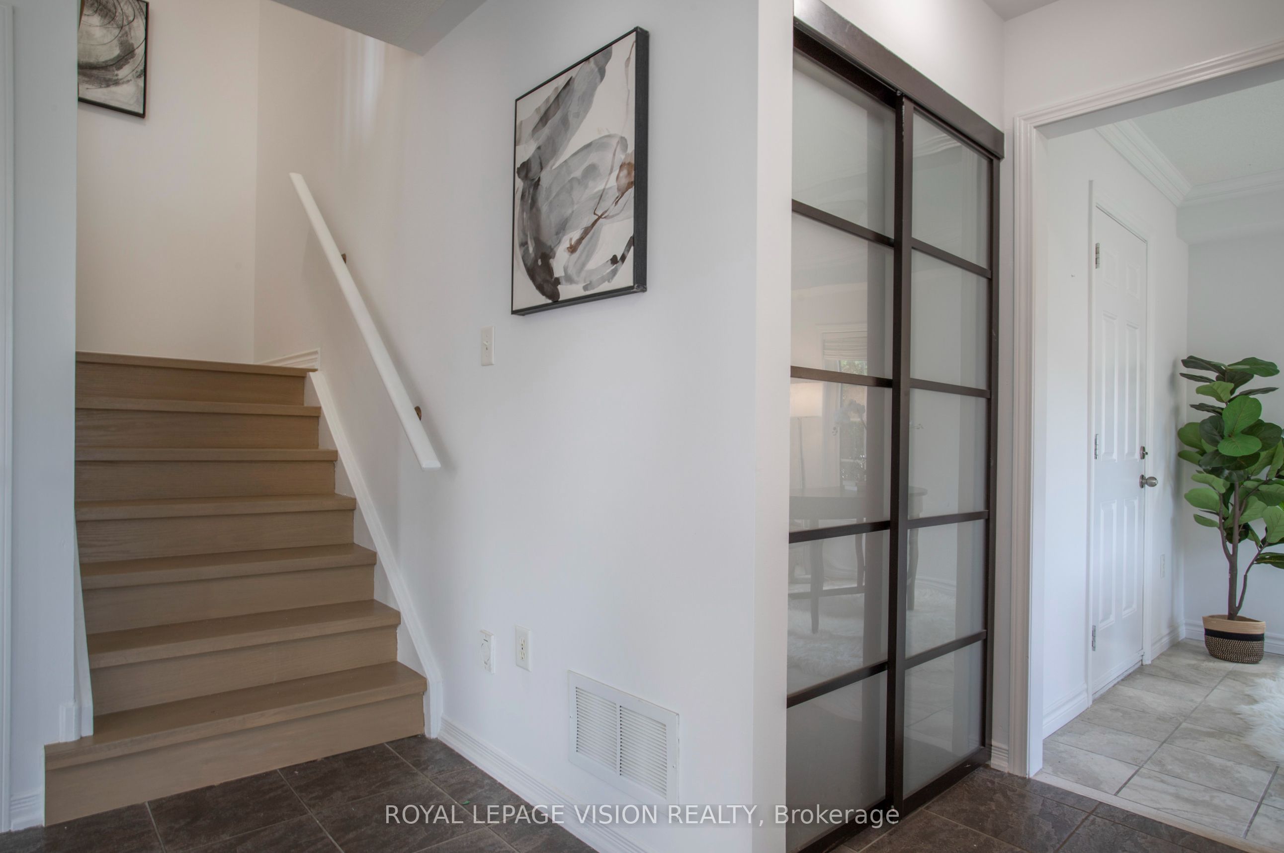 2 Laprade Square Property Photo 14