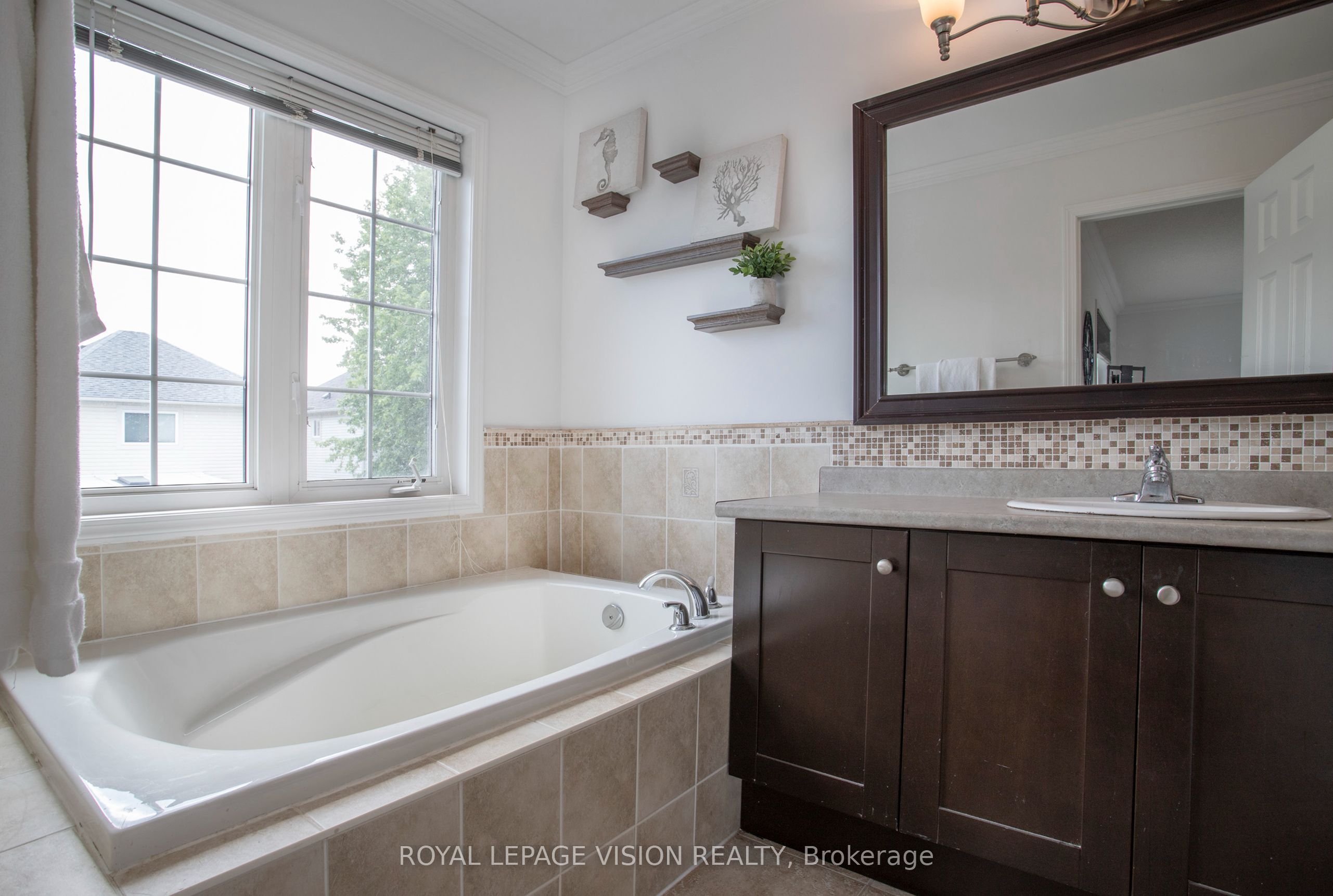 2 Laprade Square Property Photo 22