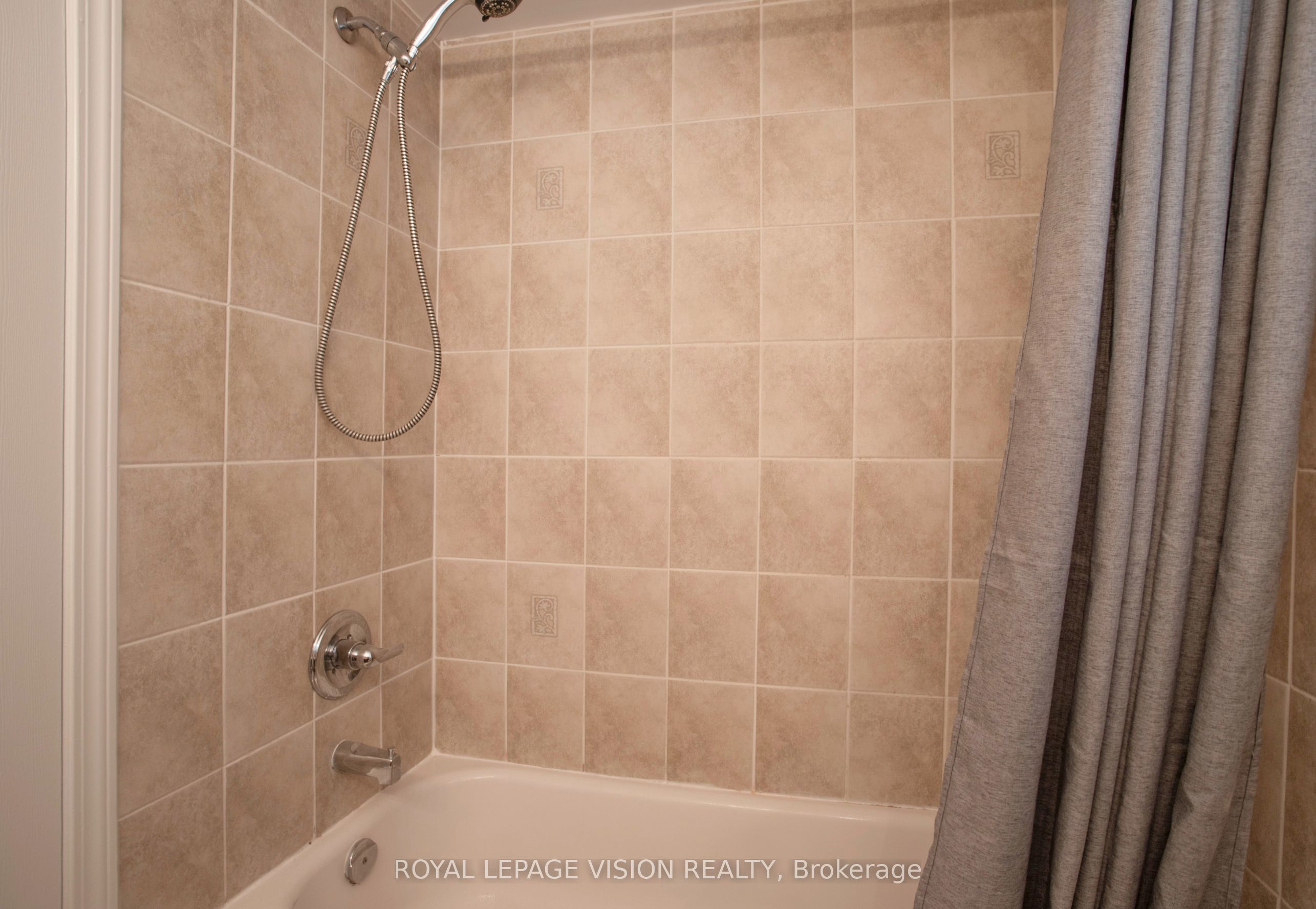 2 Laprade Square Property Photo 32