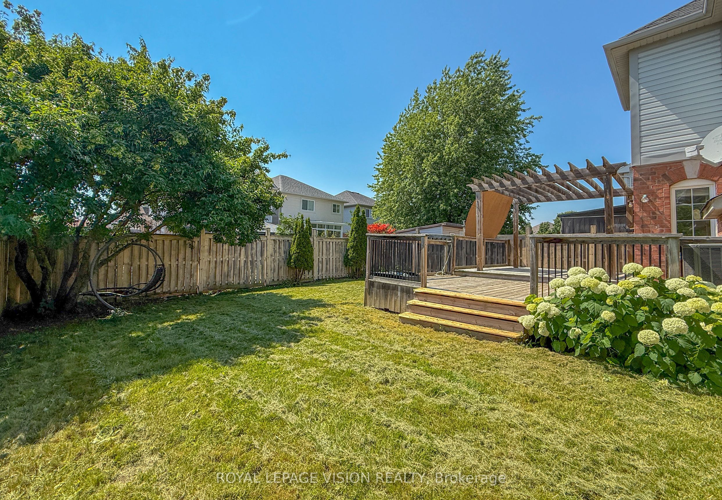 2 Laprade Square Property Photo 39