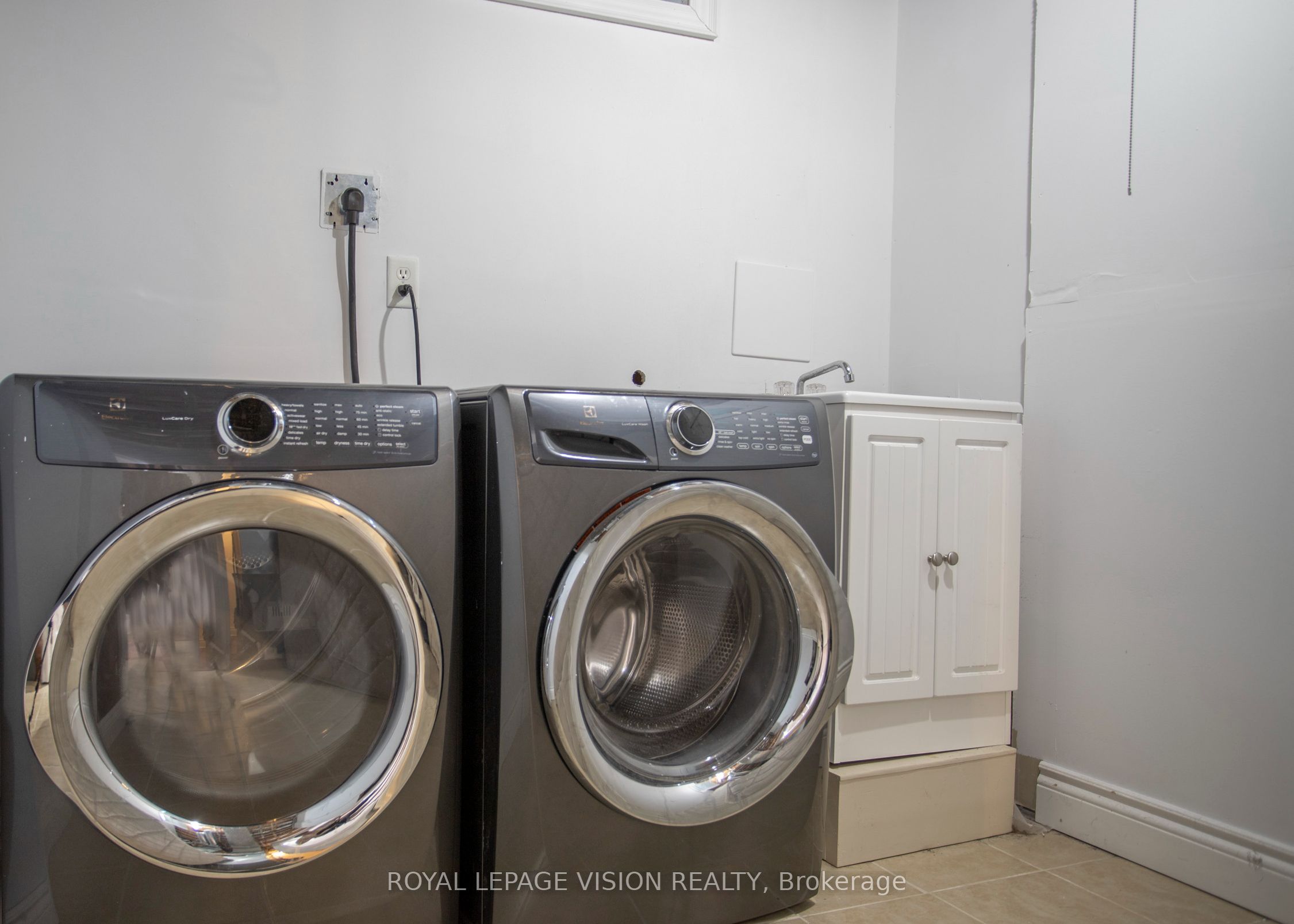 2 Laprade Square Property Photo 40