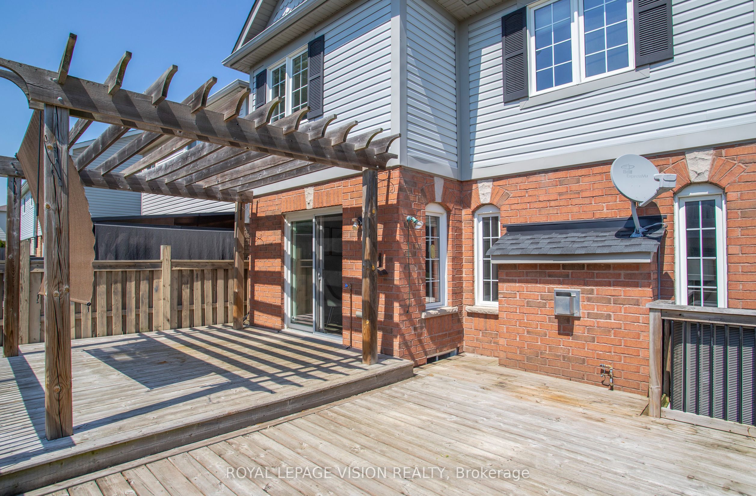 2 Laprade Square Property Photo 41