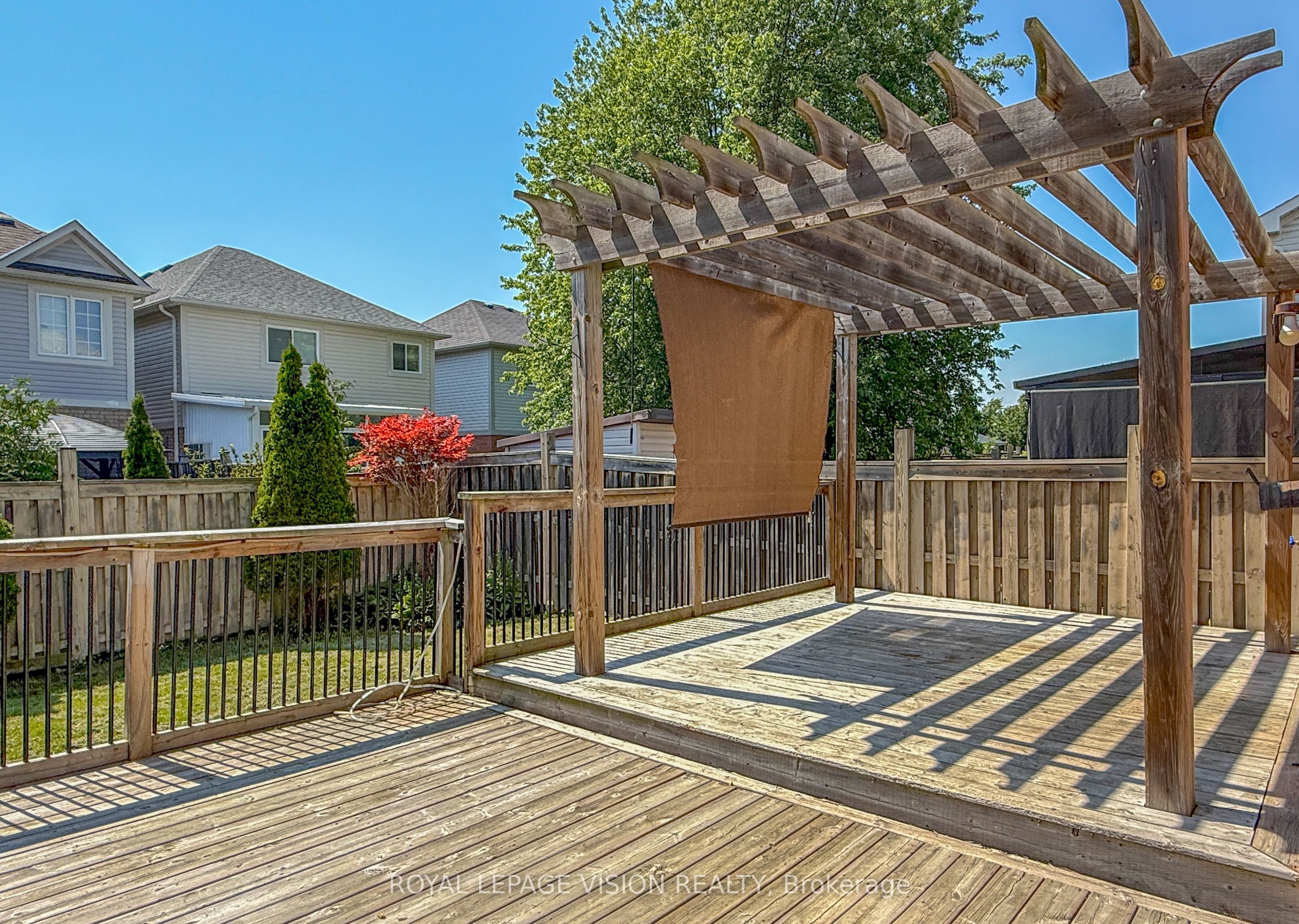 2 Laprade Square Property Photo 43