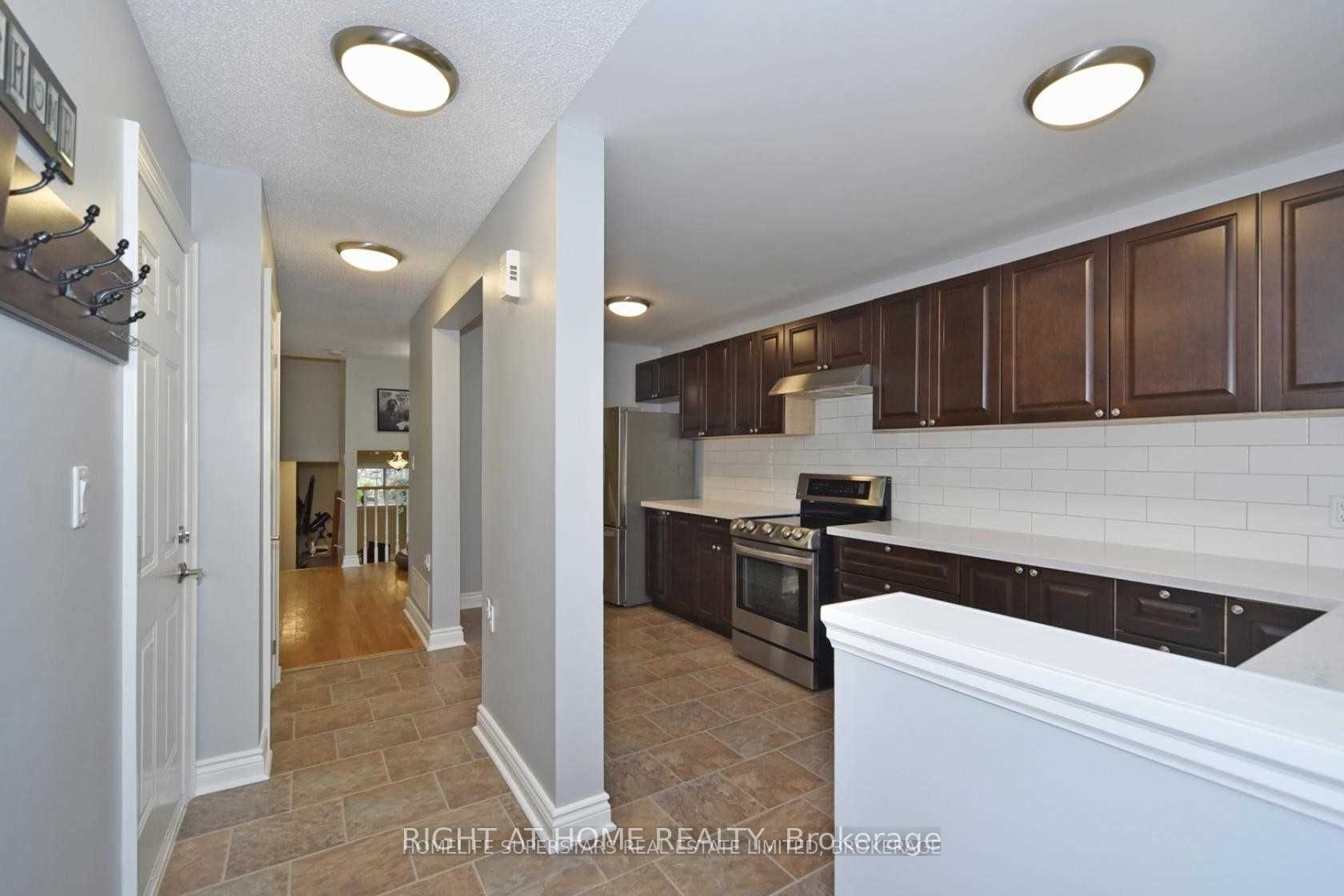 1434 Largo Crescent Property Photo 3
