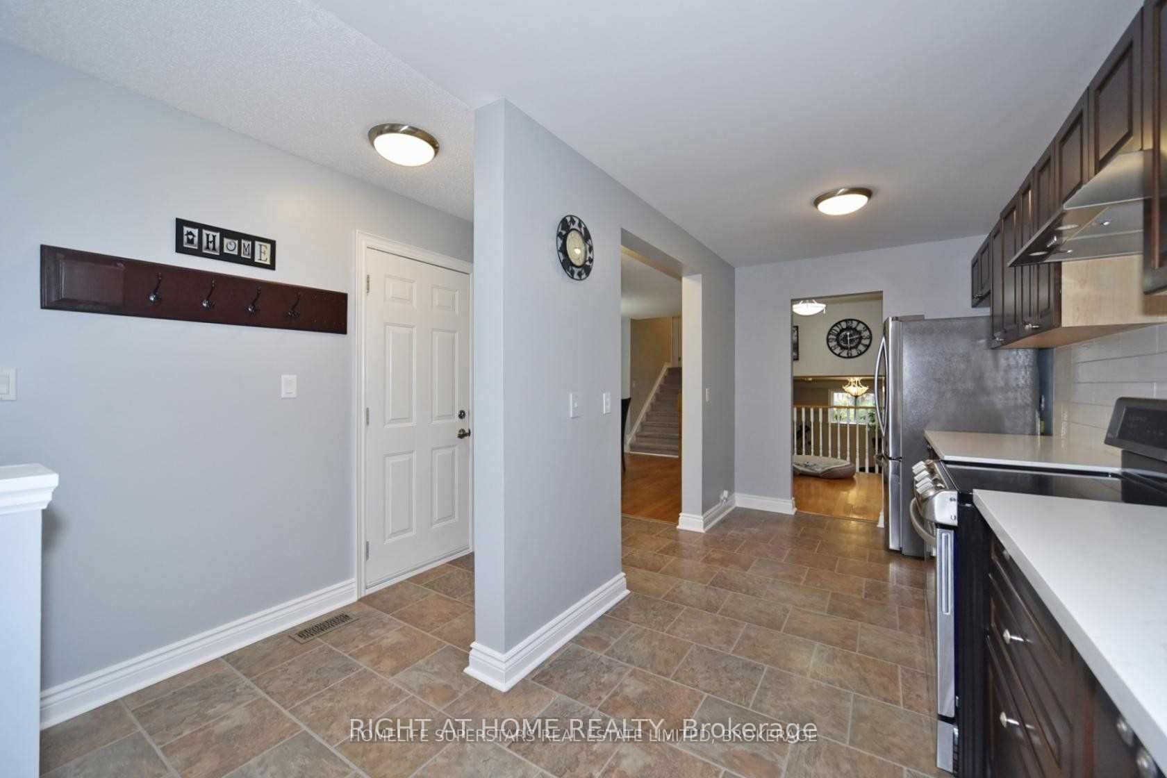 1434 Largo Crescent Property Photo 5