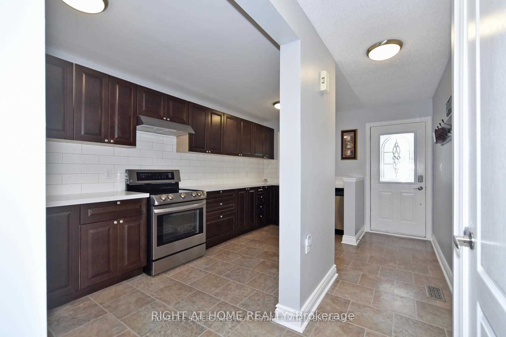 1434 Largo Crescent Property Photo 6