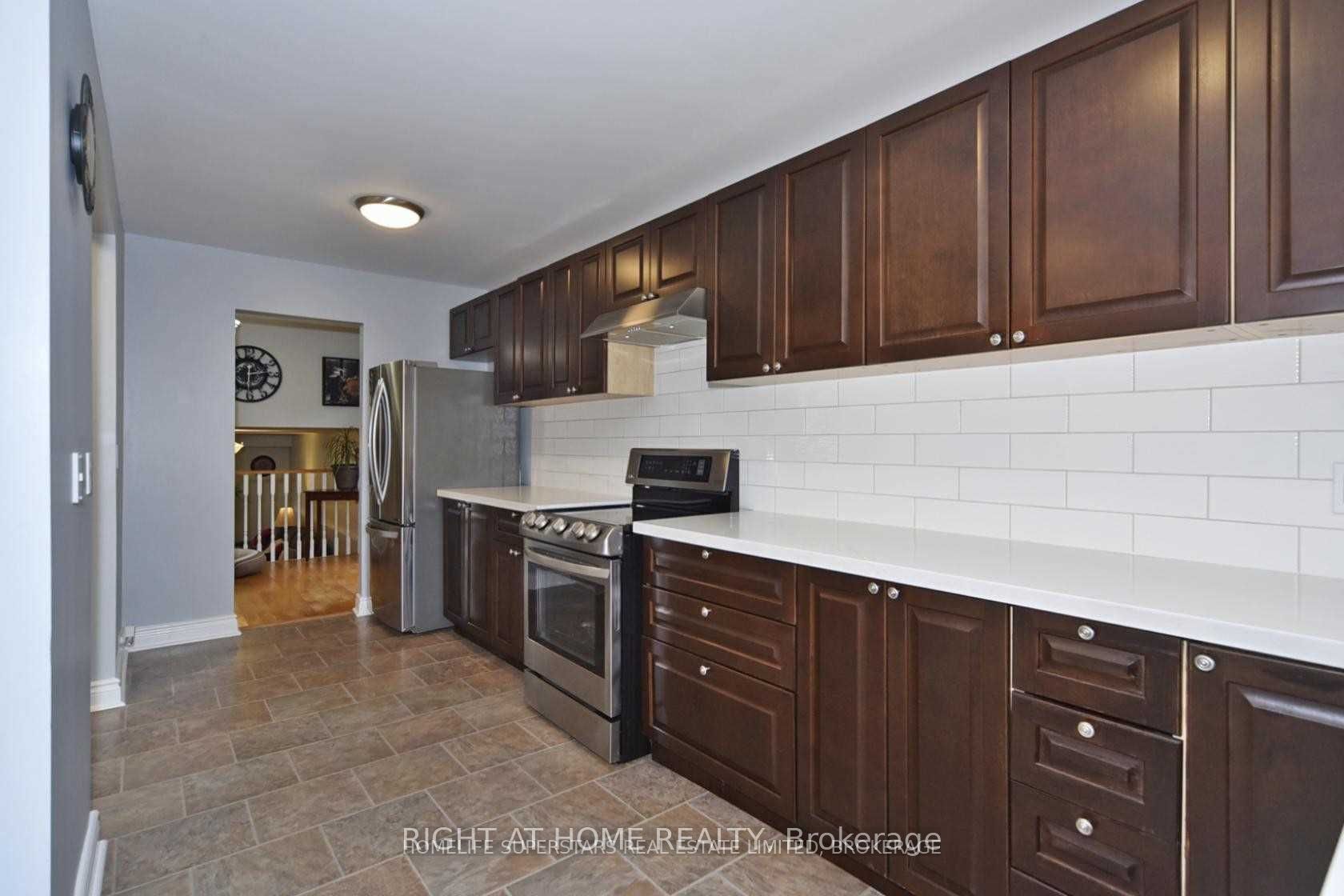 1434 Largo Crescent Property Photo 7