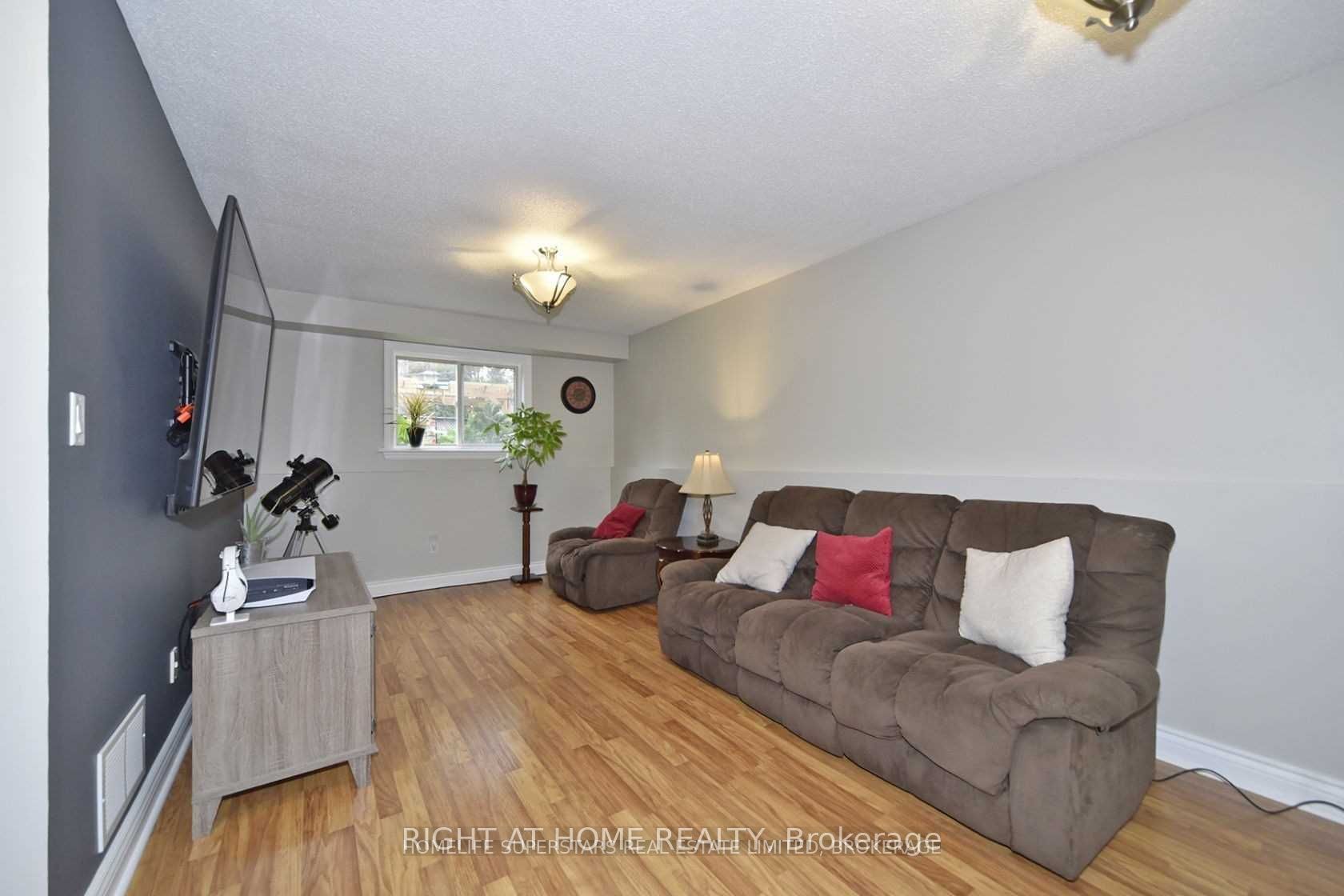 1434 Largo Crescent Property Photo 17
