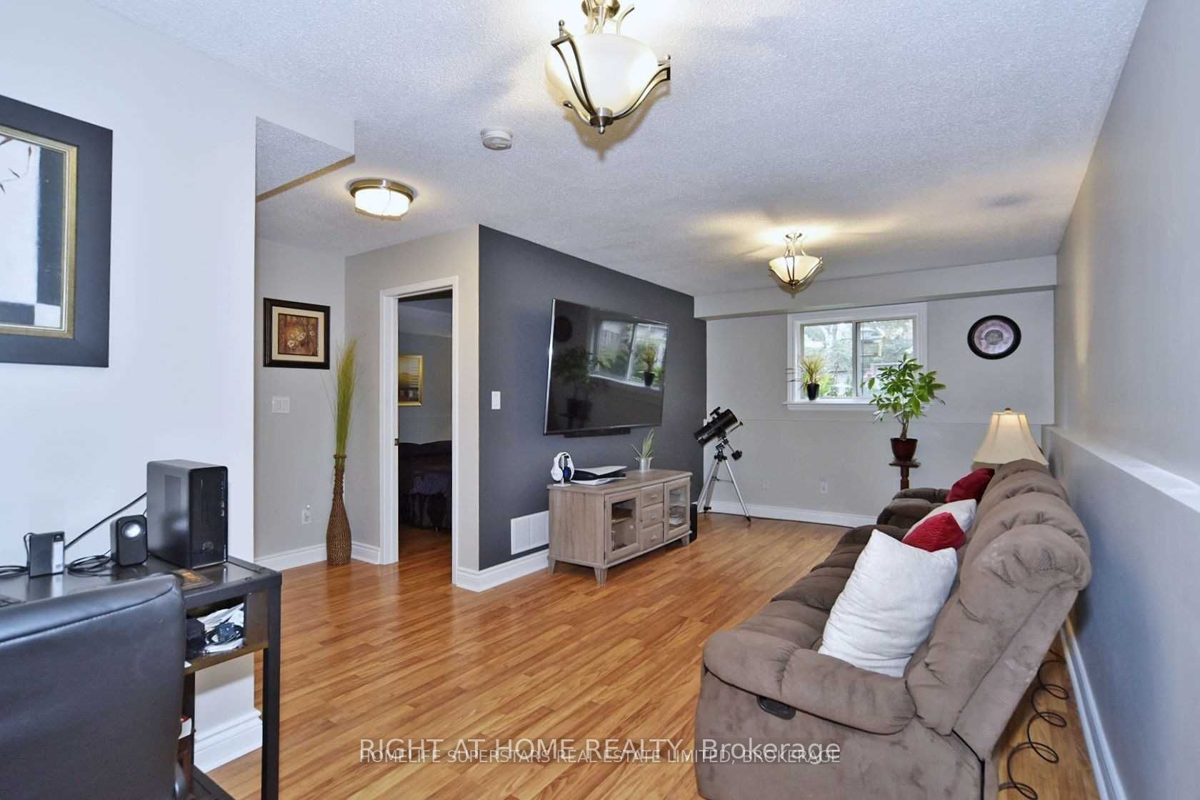 1434 Largo Crescent Property Photo 18