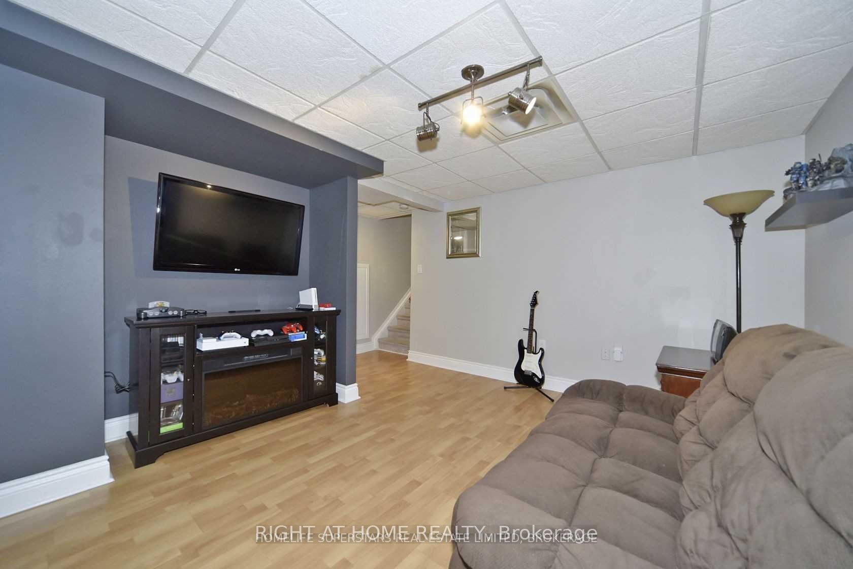 1434 Largo Crescent Property Photo 27