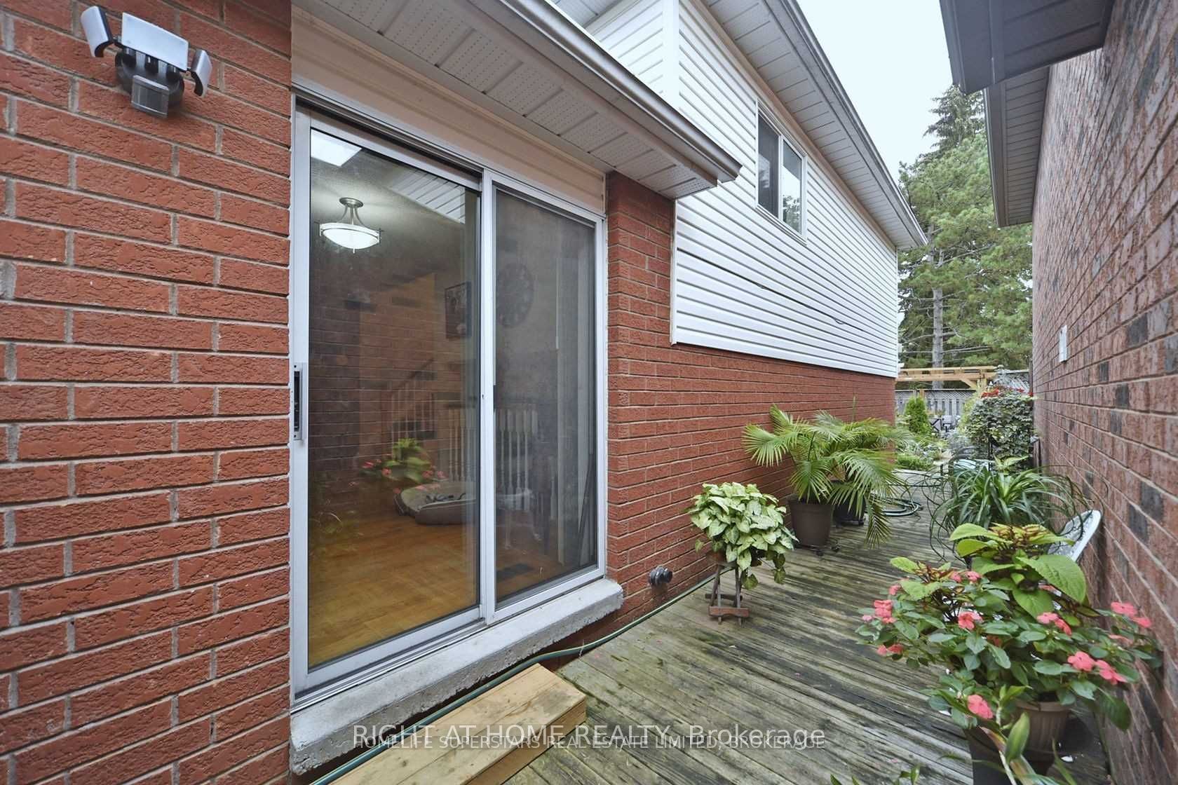 1434 Largo Crescent Property Photo 31