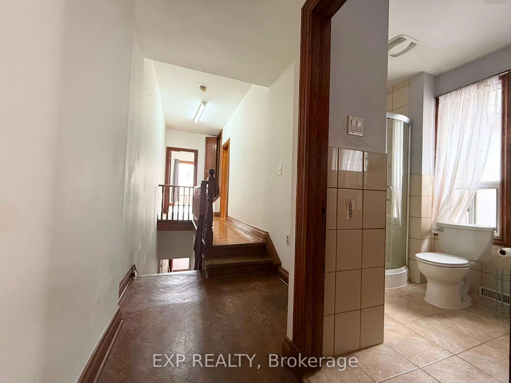 759 Gerrard Street E 2nd Fl Property Photo 7