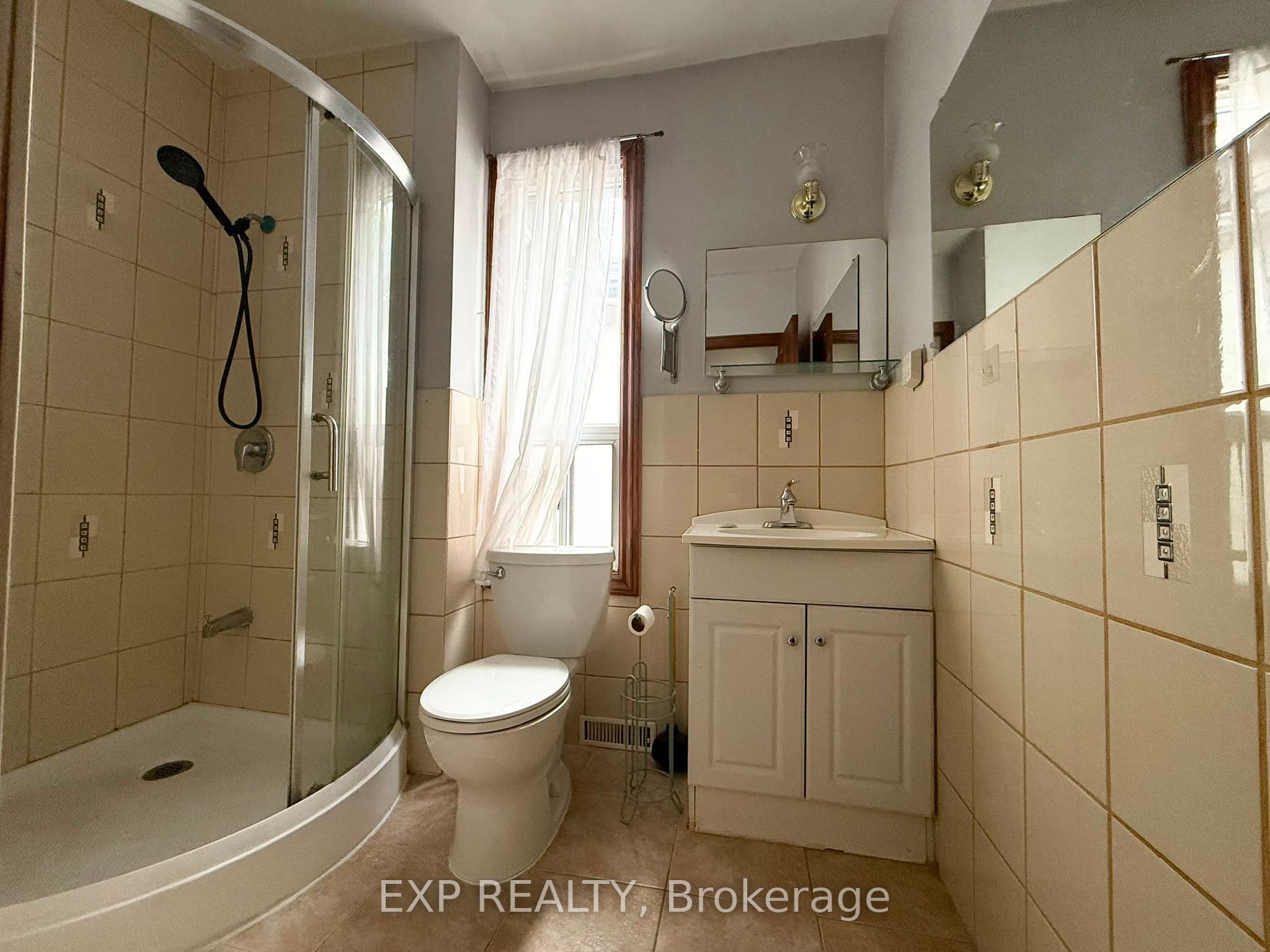 759 Gerrard Street E 2nd Fl Property Photo 8