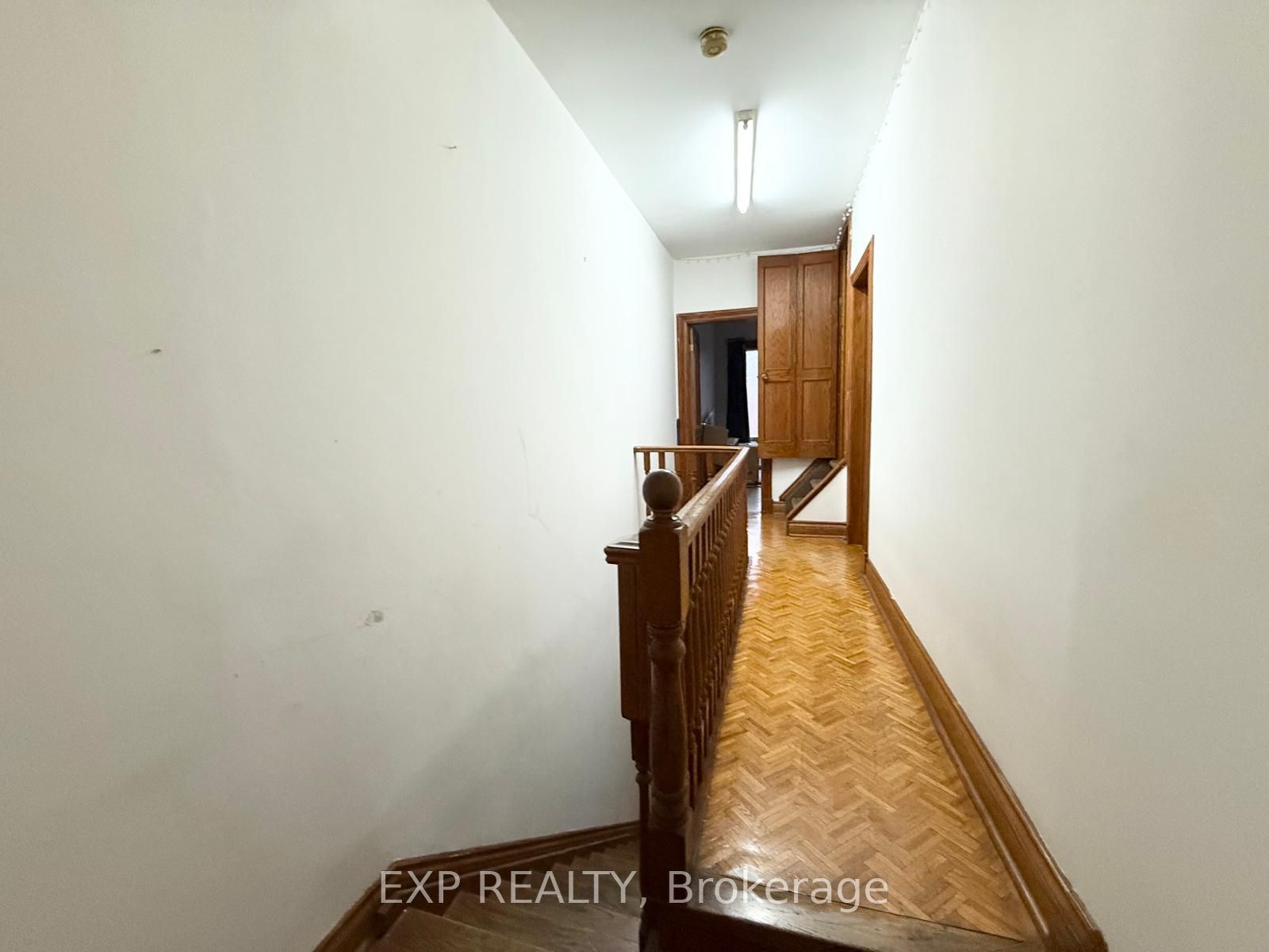 759 Gerrard Street E 2nd Fl Property Photo 11