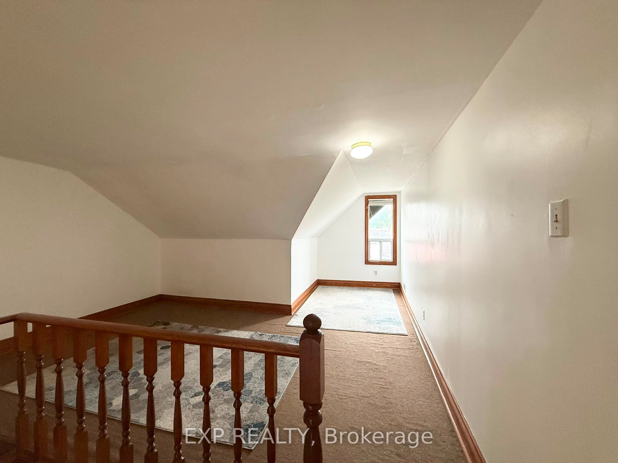 759 Gerrard Street E 2nd Fl Property Photo 12