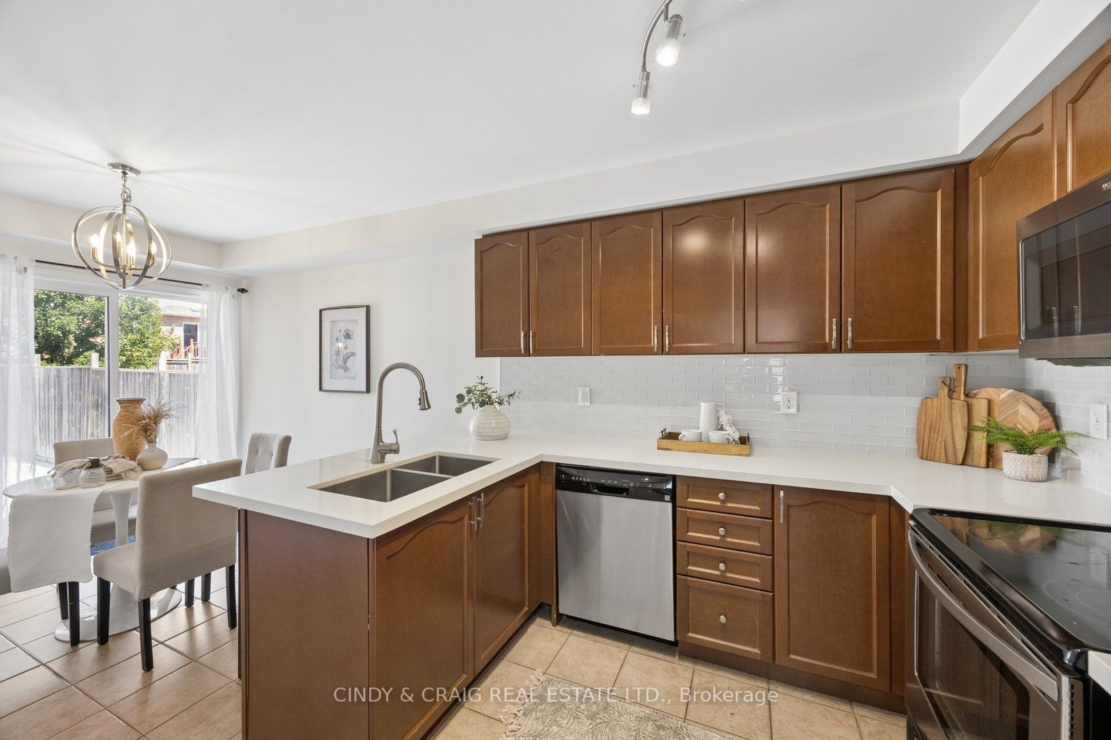 82 Dewell Crescent Property Photo 7