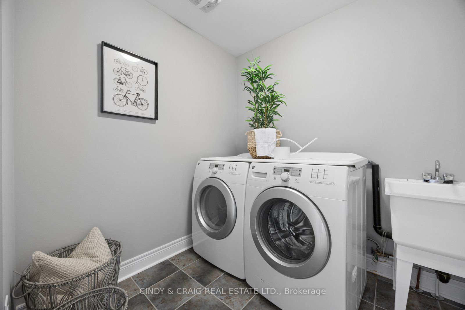 82 Dewell Crescent Property Photo 15