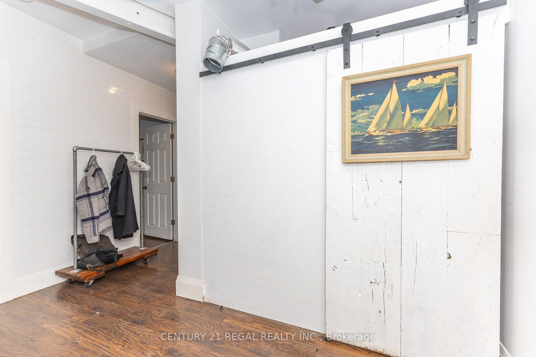 1374 Queen Street E Property Photo 19