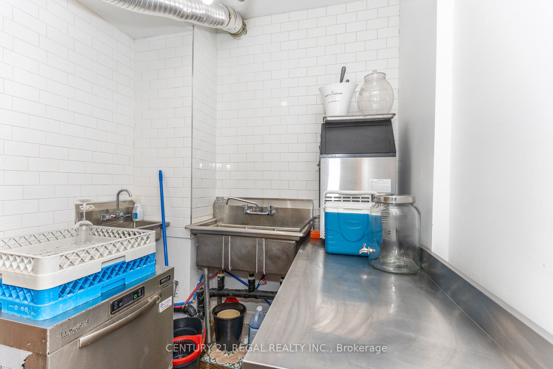 1374 Queen Street E Property Photo 21