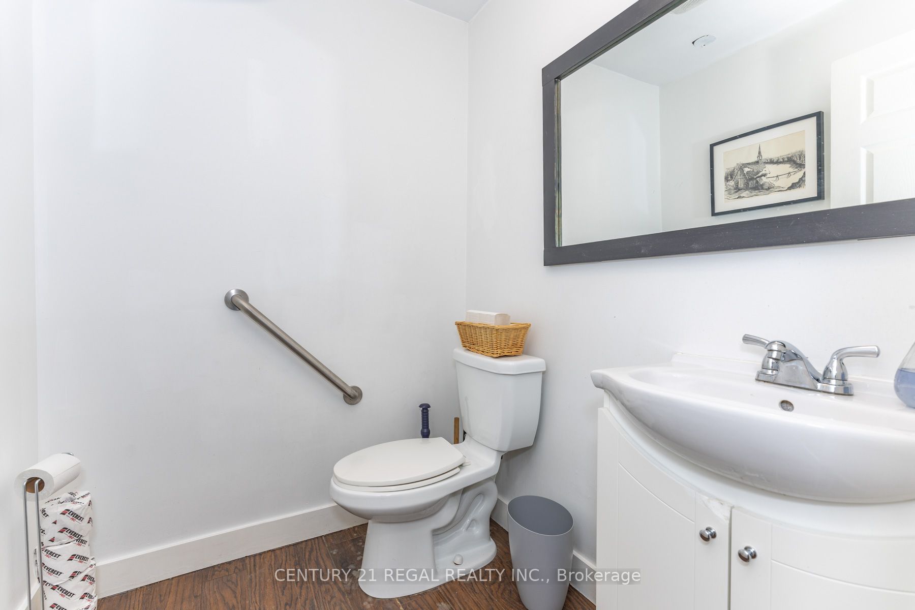 1374 Queen Street E Property Photo 22