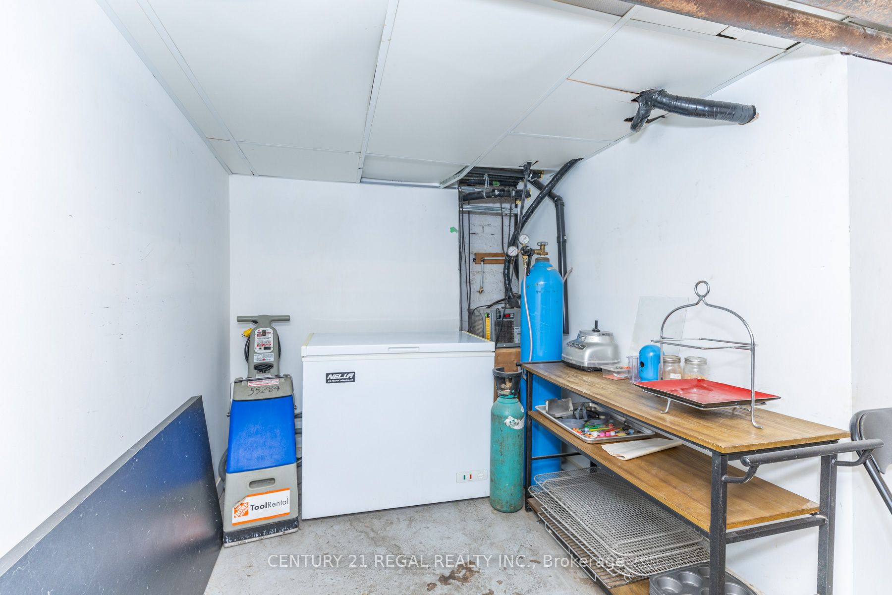 1374 Queen Street E Property Photo 23