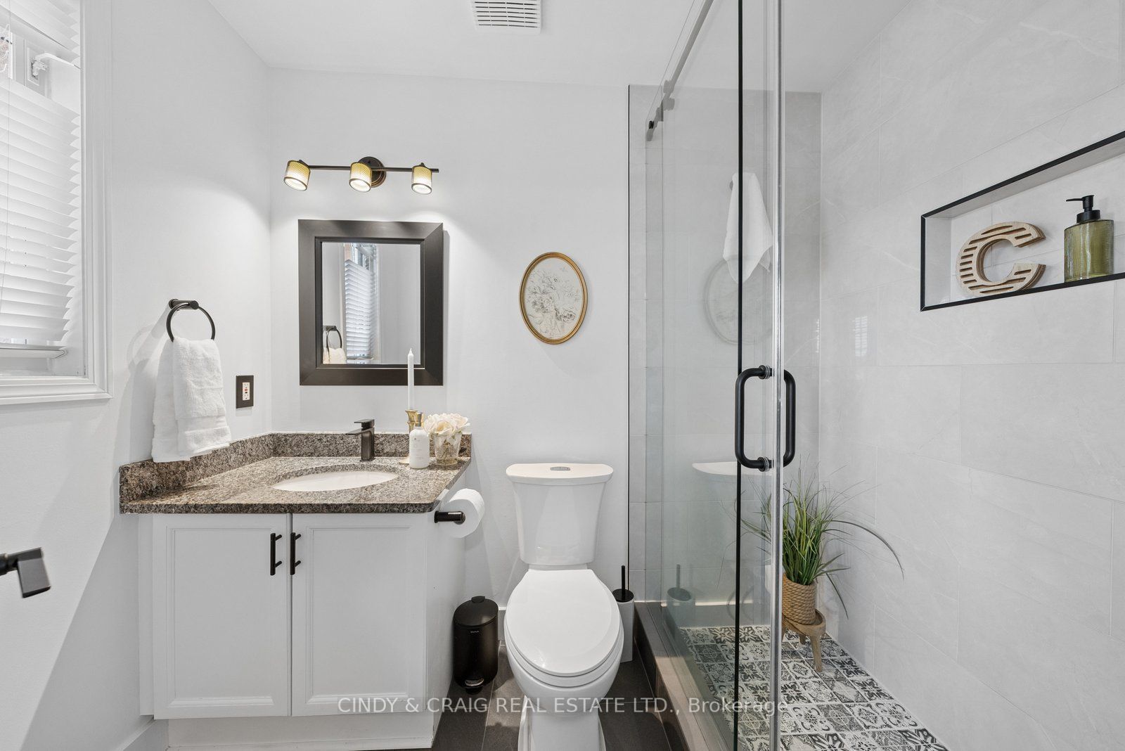 47 Wade Square Property Photo 10