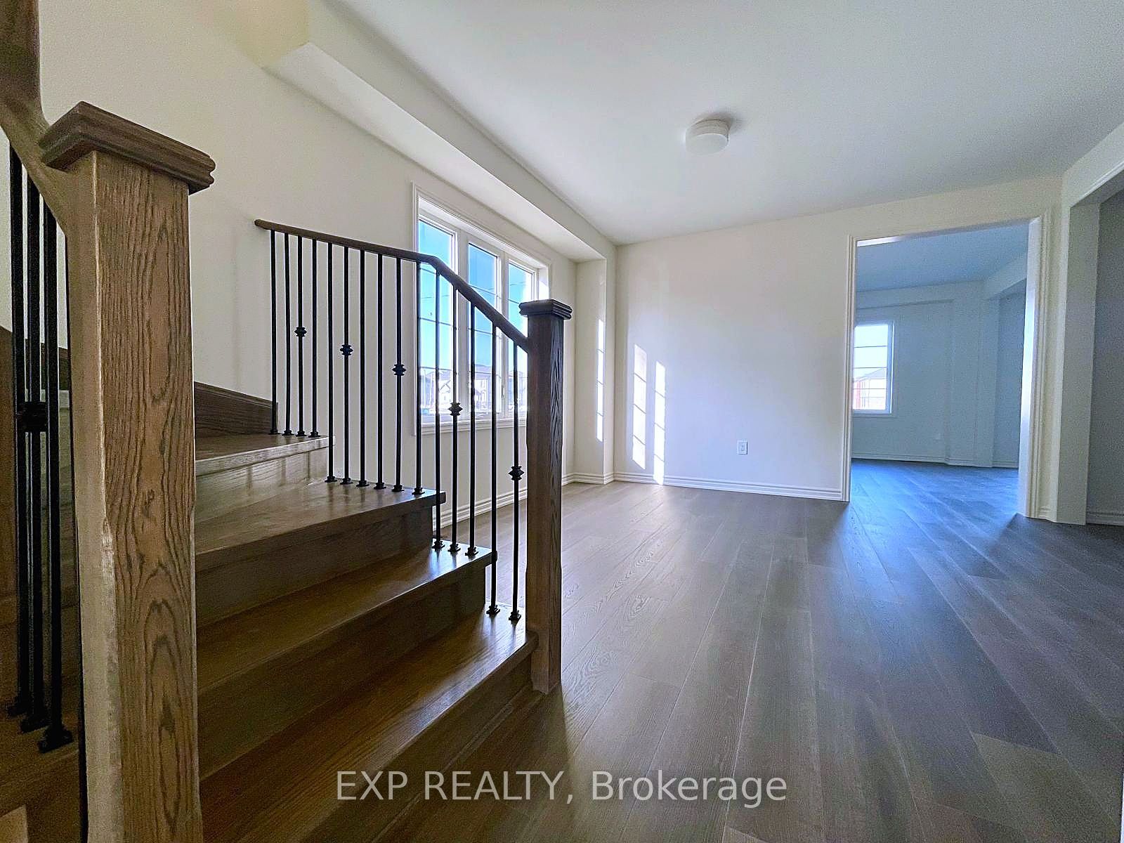 62 Donald Cameron Crescent Property Photo 3