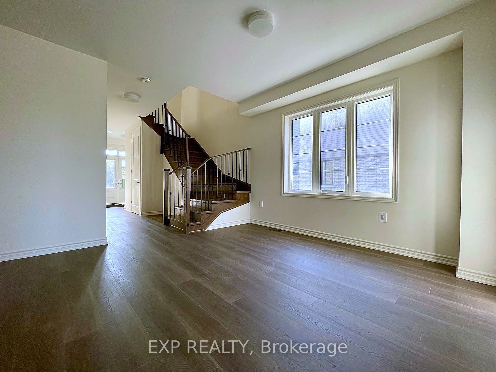 62 Donald Cameron Crescent Property Photo 4