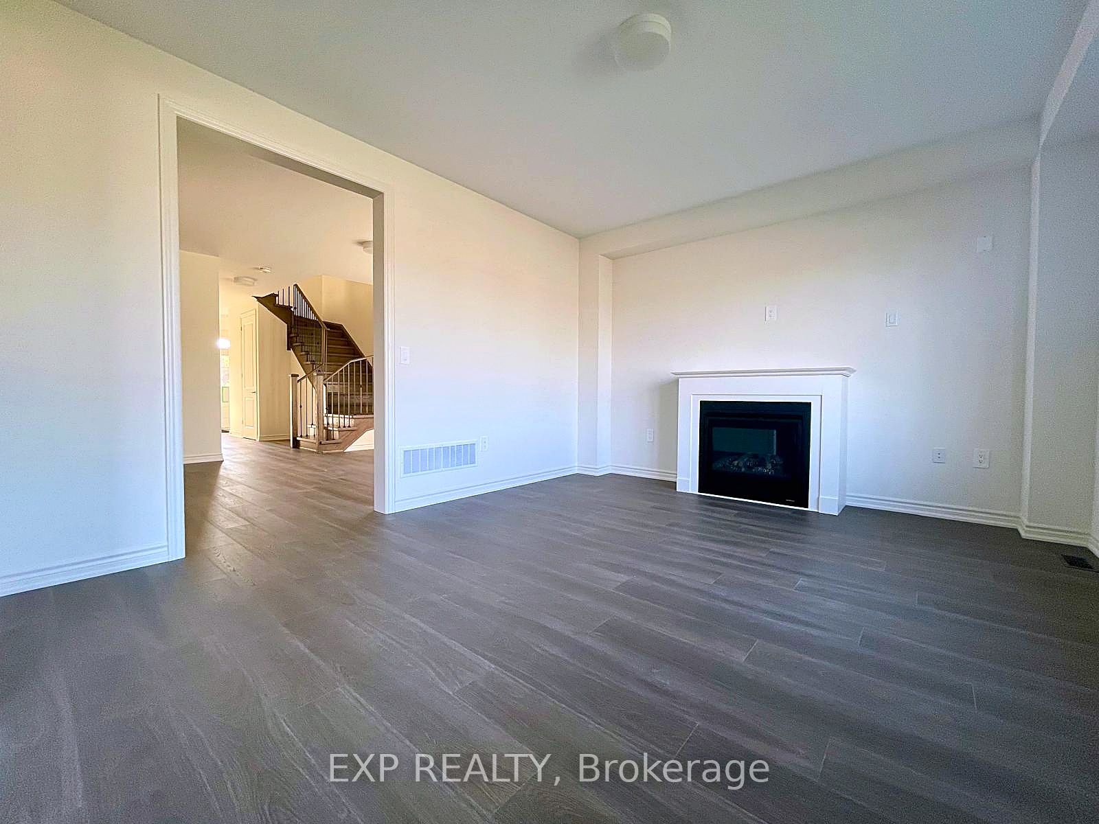 62 Donald Cameron Crescent Property Photo 8