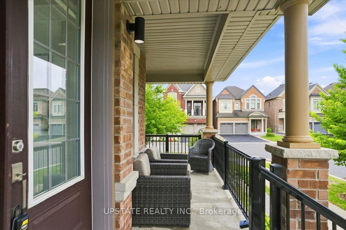 18 Blenheim Circle Property Photo 3
