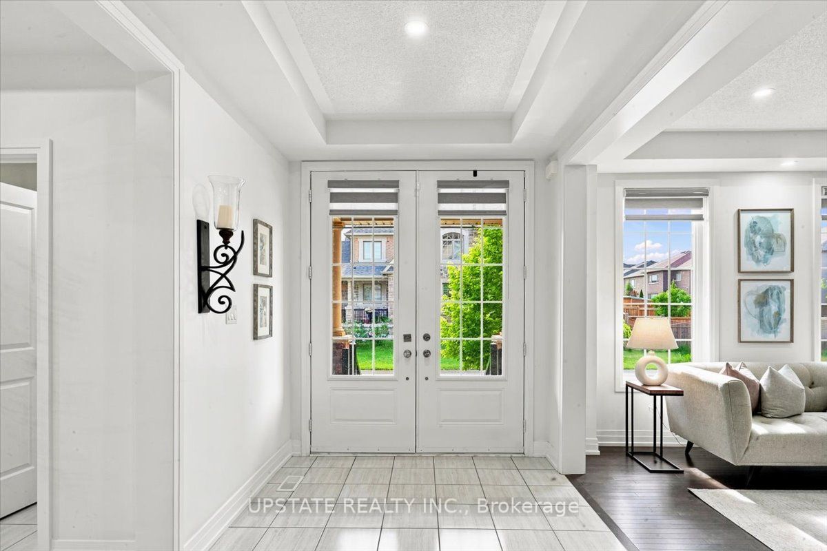 18 Blenheim Circle Property Photo 4