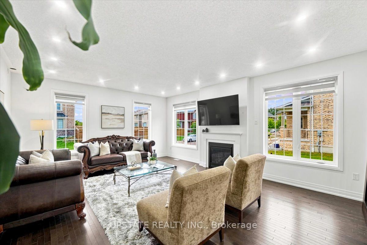 18 Blenheim Circle Property Photo 7