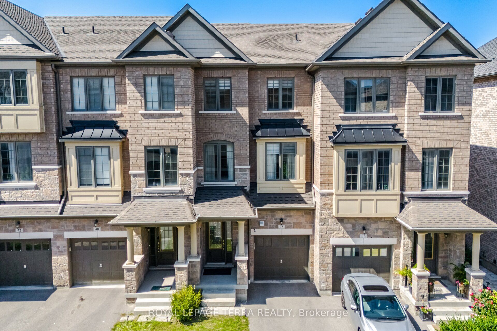 38 Hallmark Way Property Photo 3