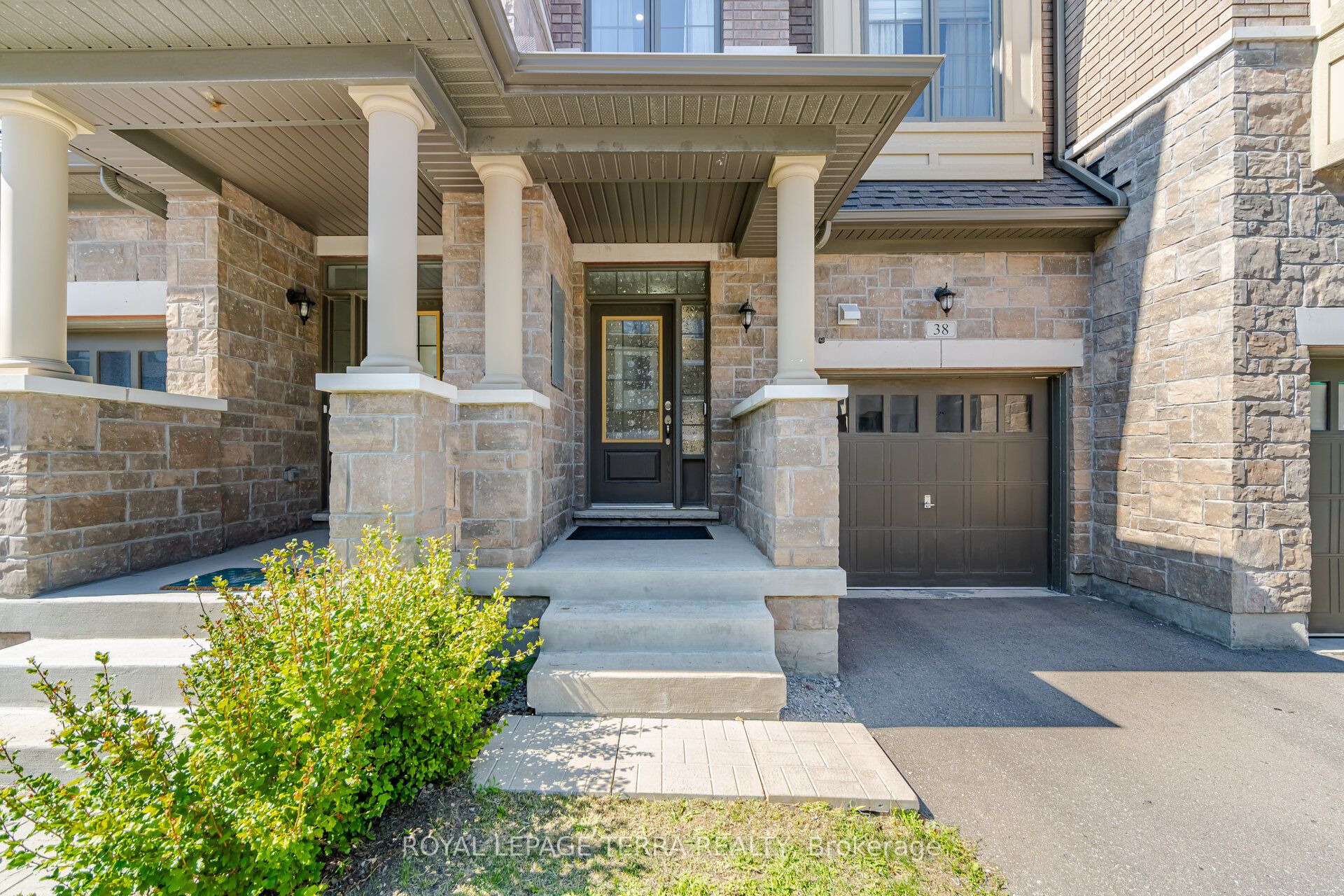 38 Hallmark Way Property Photo 7