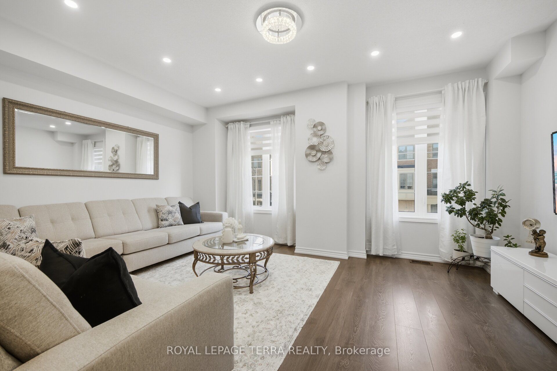 38 Hallmark Way Property Photo 8