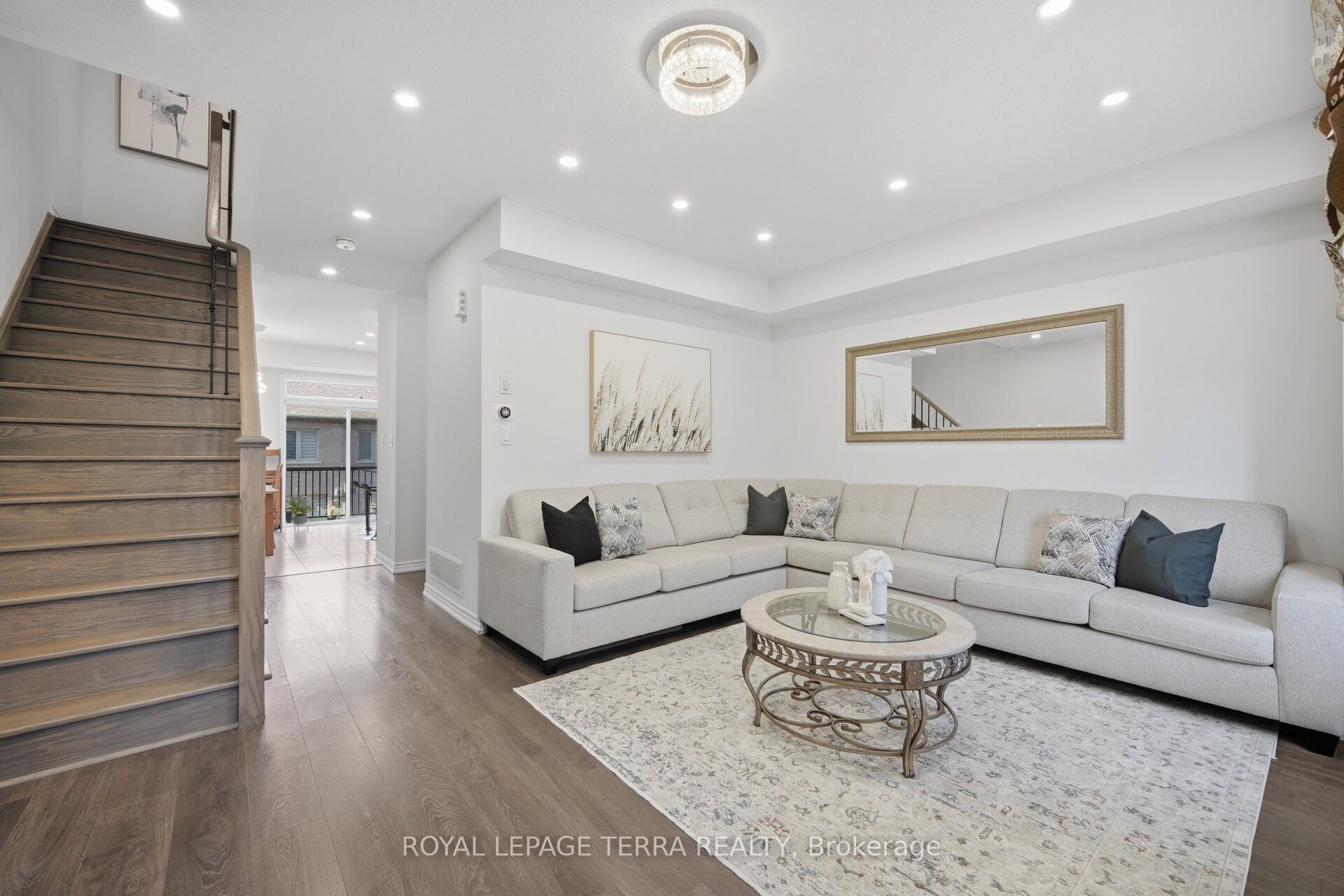 38 Hallmark Way Property Photo 9