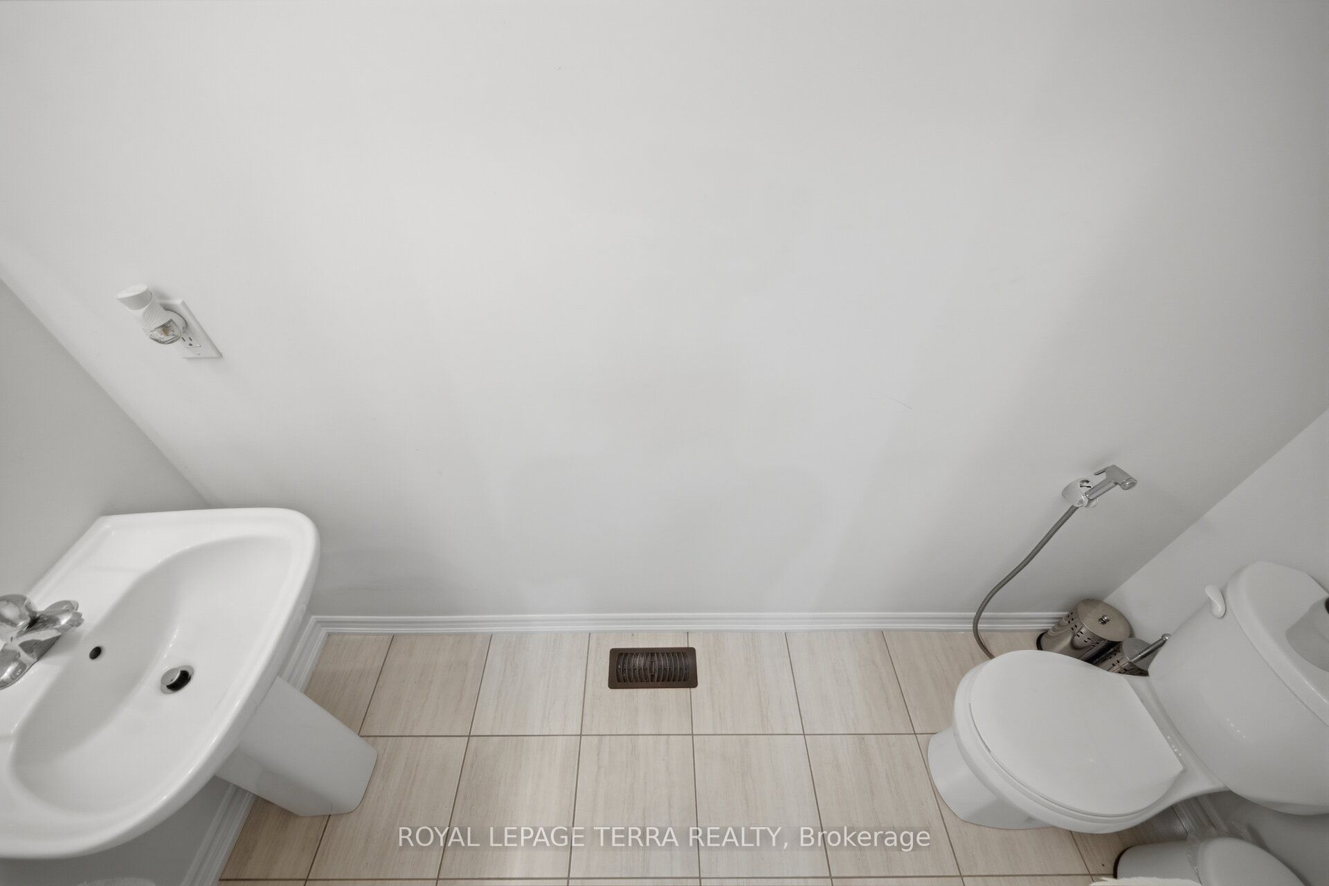 38 Hallmark Way Property Photo 13