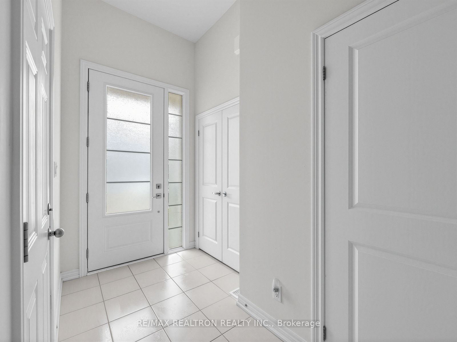 2024 Cameron Lott Crescent Property Photo 2