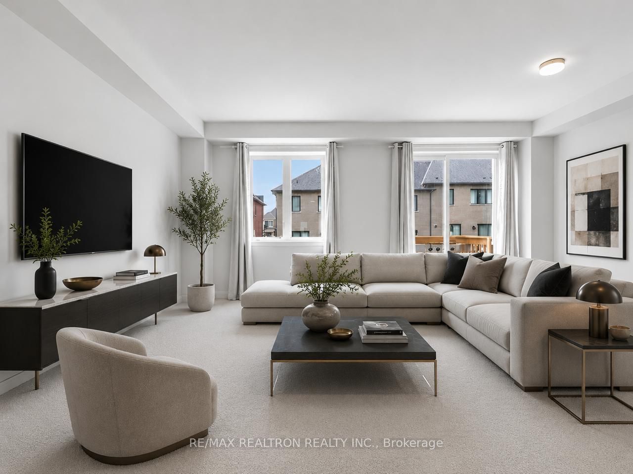 2024 Cameron Lott Crescent Property Photo 4