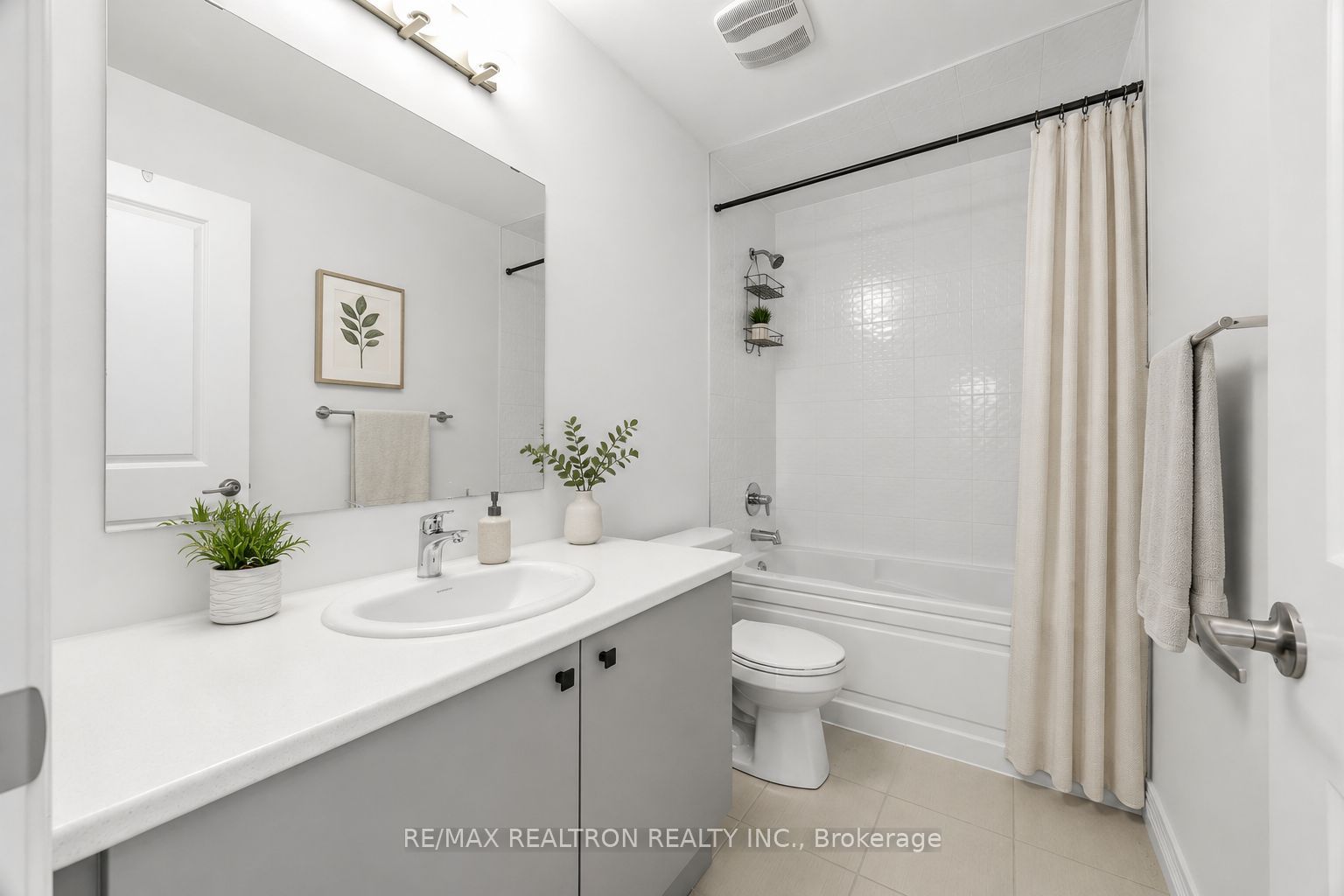 2024 Cameron Lott Crescent Property Photo 12