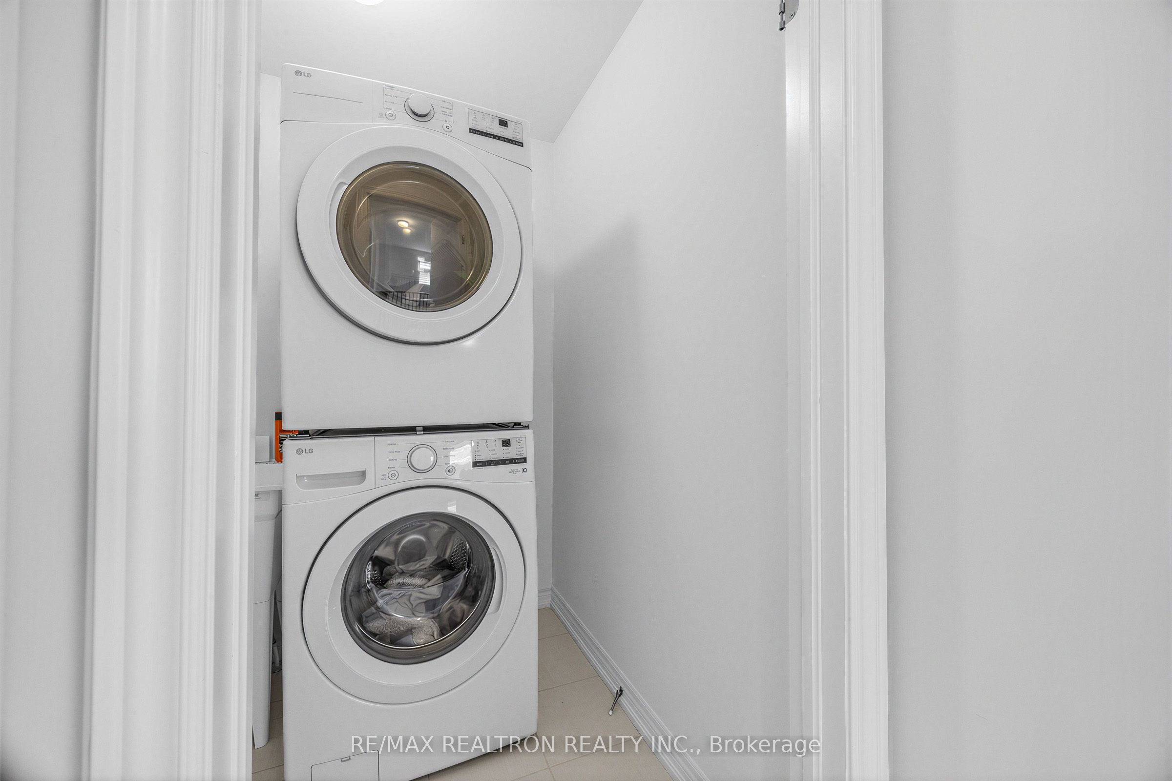 2024 Cameron Lott Crescent Property Photo 13